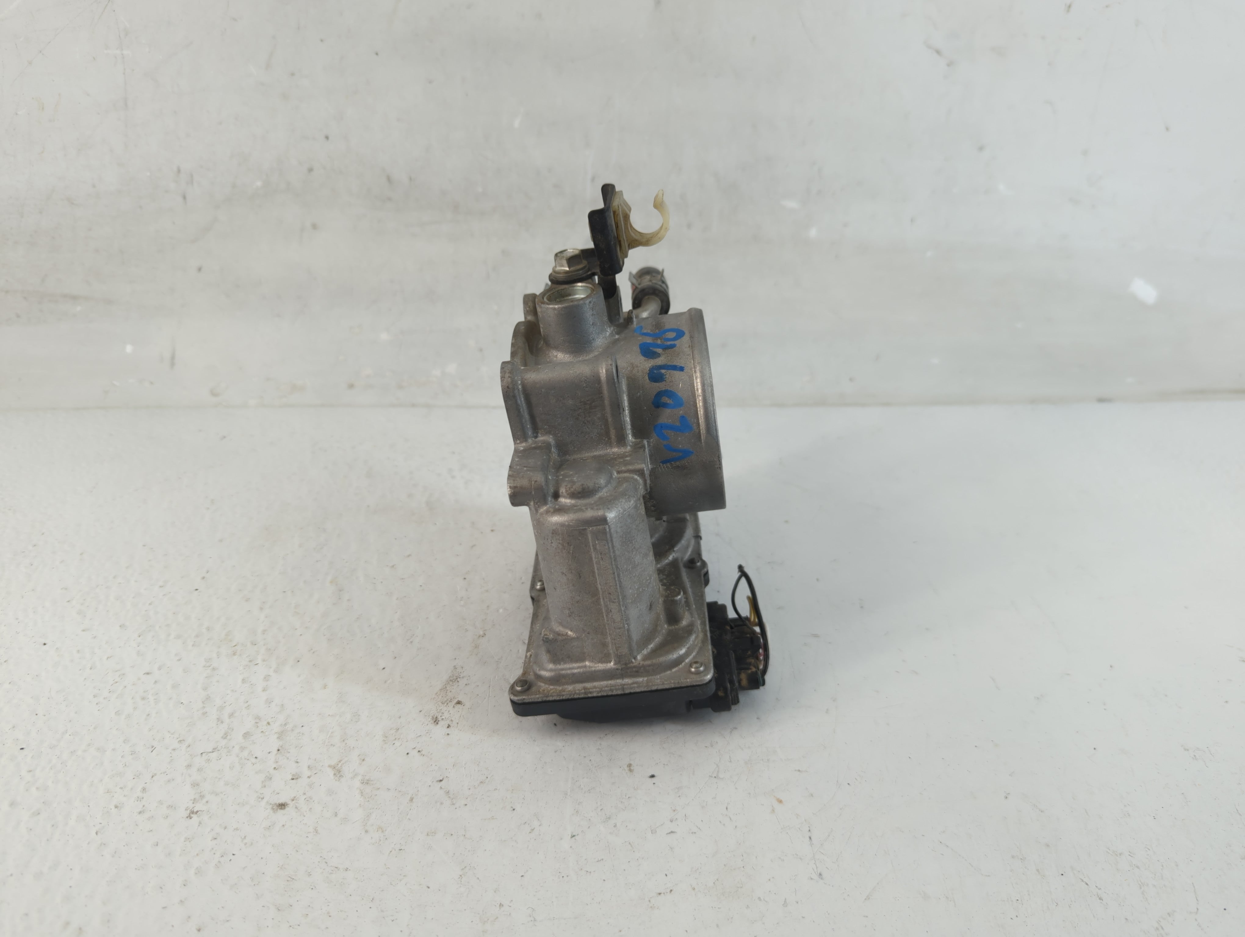2010-2017 Toyota Camry Throttle Body P/N:22030-0V010 Fits Fits 2009 2010 2011 2012 2013 2014 2015 2016 2017 2018 2019 OEM Used Auto Parts - Oemusedautoparts1.com