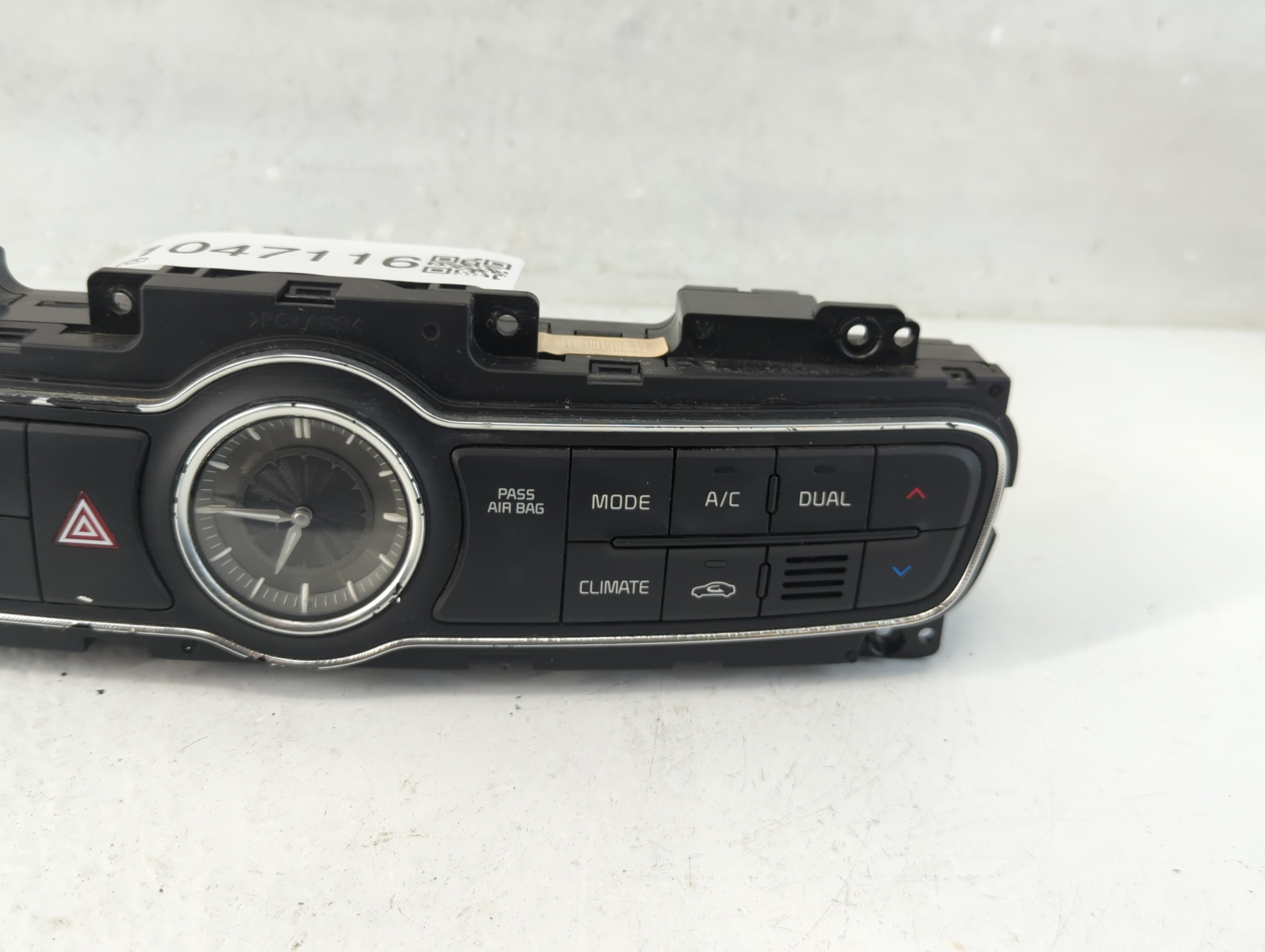 2014-2016 Kia Cadenza Climate Control Module Temperature AC/Heater Replacement P/N:972503RGK0 Fits Fits 2014 2015 2016 OEM Used Auto Parts - Oemusedautoparts1.com