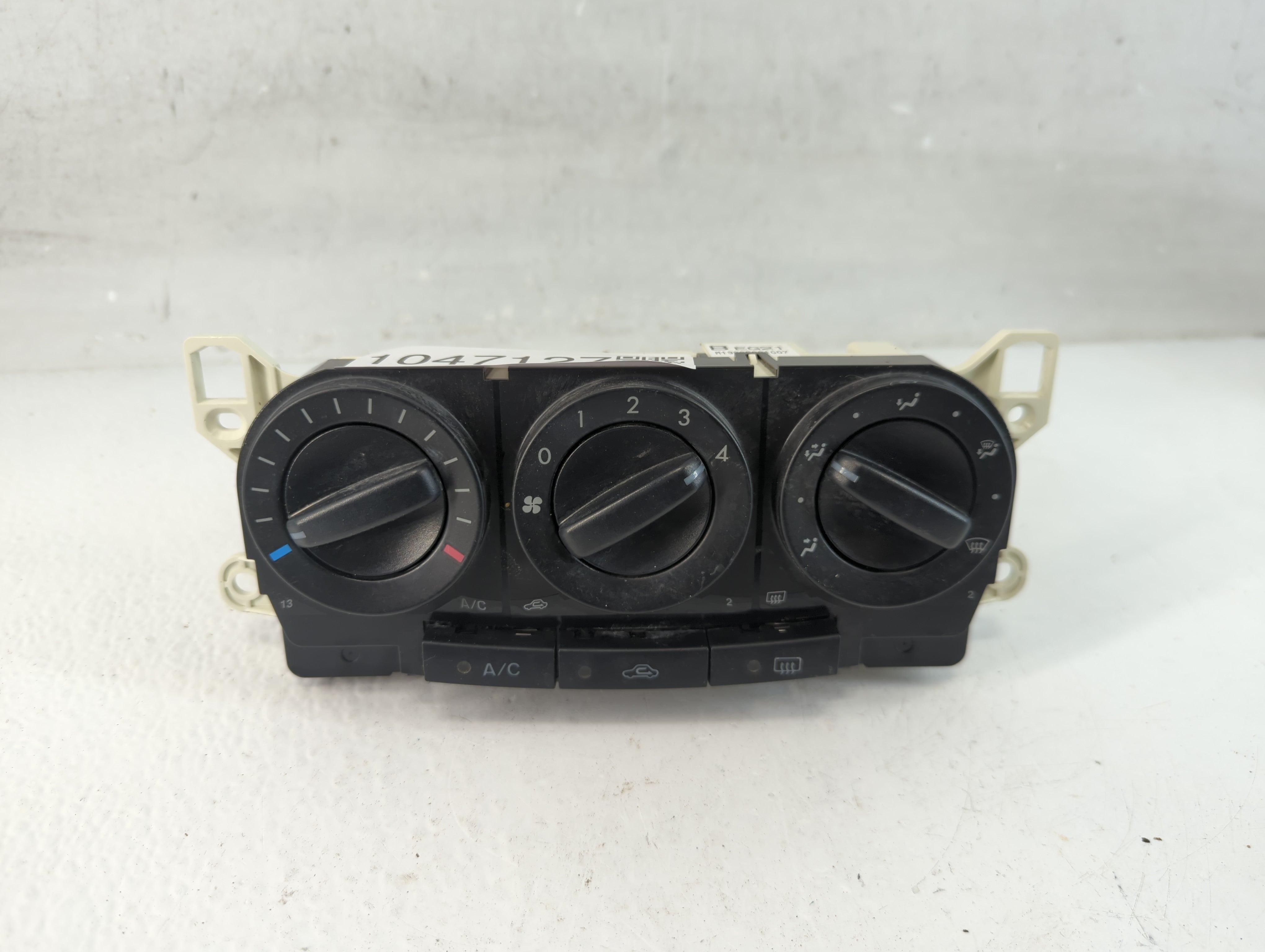 2007-2009 Mazda Cx-7 Climate Control Module Temperature AC/Heater Replacement P/N:M1900EG21G07 Fits Fits 2007 2008 2009 OEM Used Auto Parts - Oemusedautoparts1.com