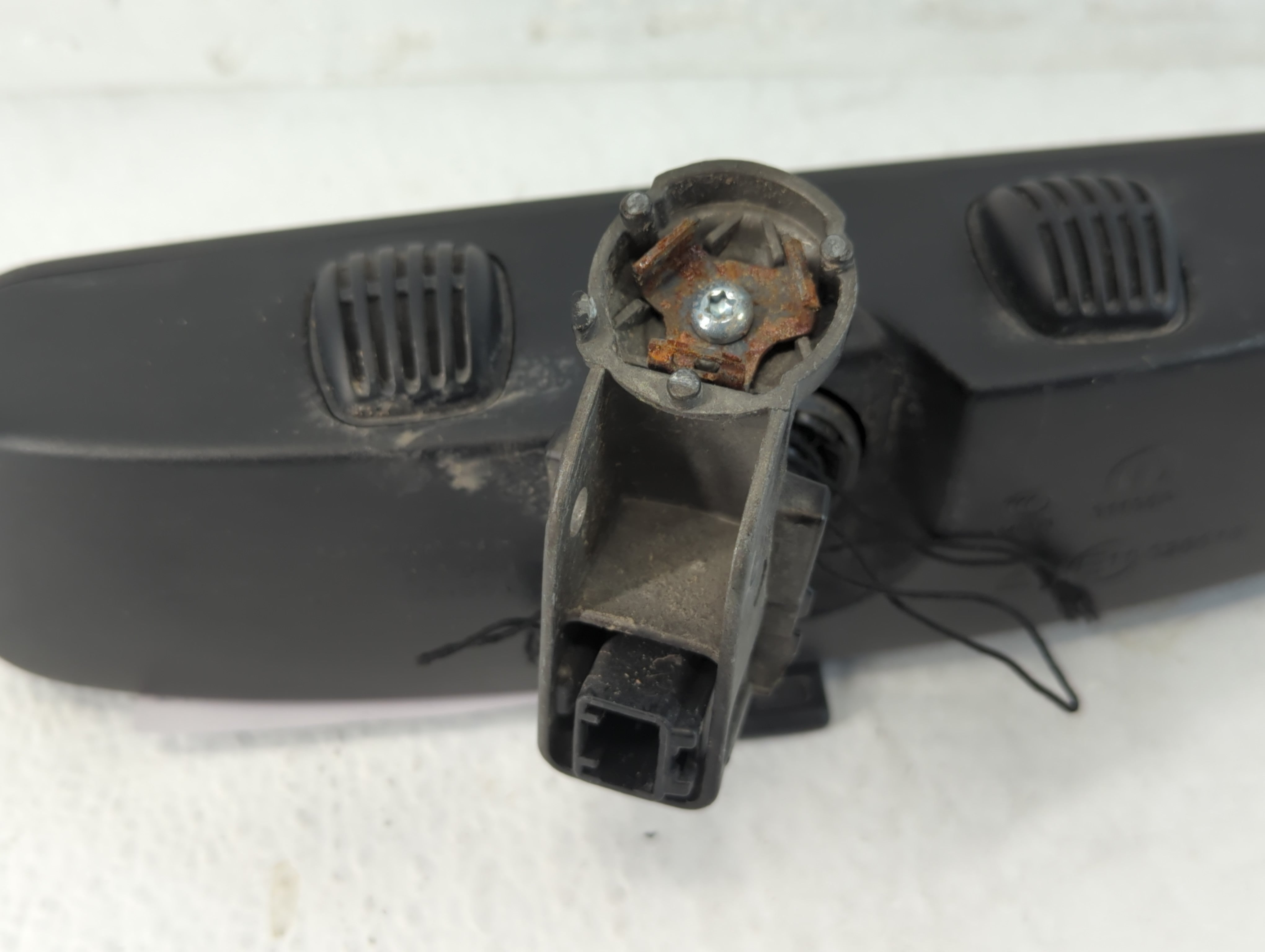 2015-2017 Chrysler 200 Interior Rear View Mirror Replacement OEM P/N:E11028018 Fits Fits 2015 2016 2017 OEM Used Auto Parts - Oemusedautoparts1.com