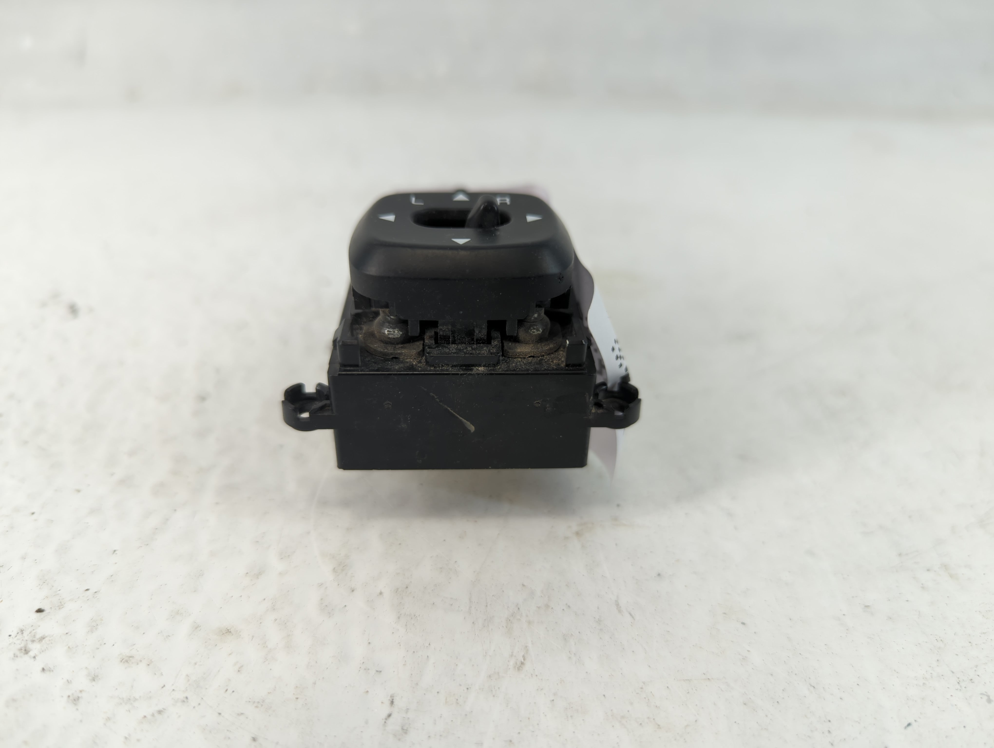2014-2016 Kia Soul Master Power Window Switch Replacement Driver Side Left P/N:299130674 Fits Fits 2014 2015 2016 OEM Used Auto Parts - Oemusedautoparts1.com