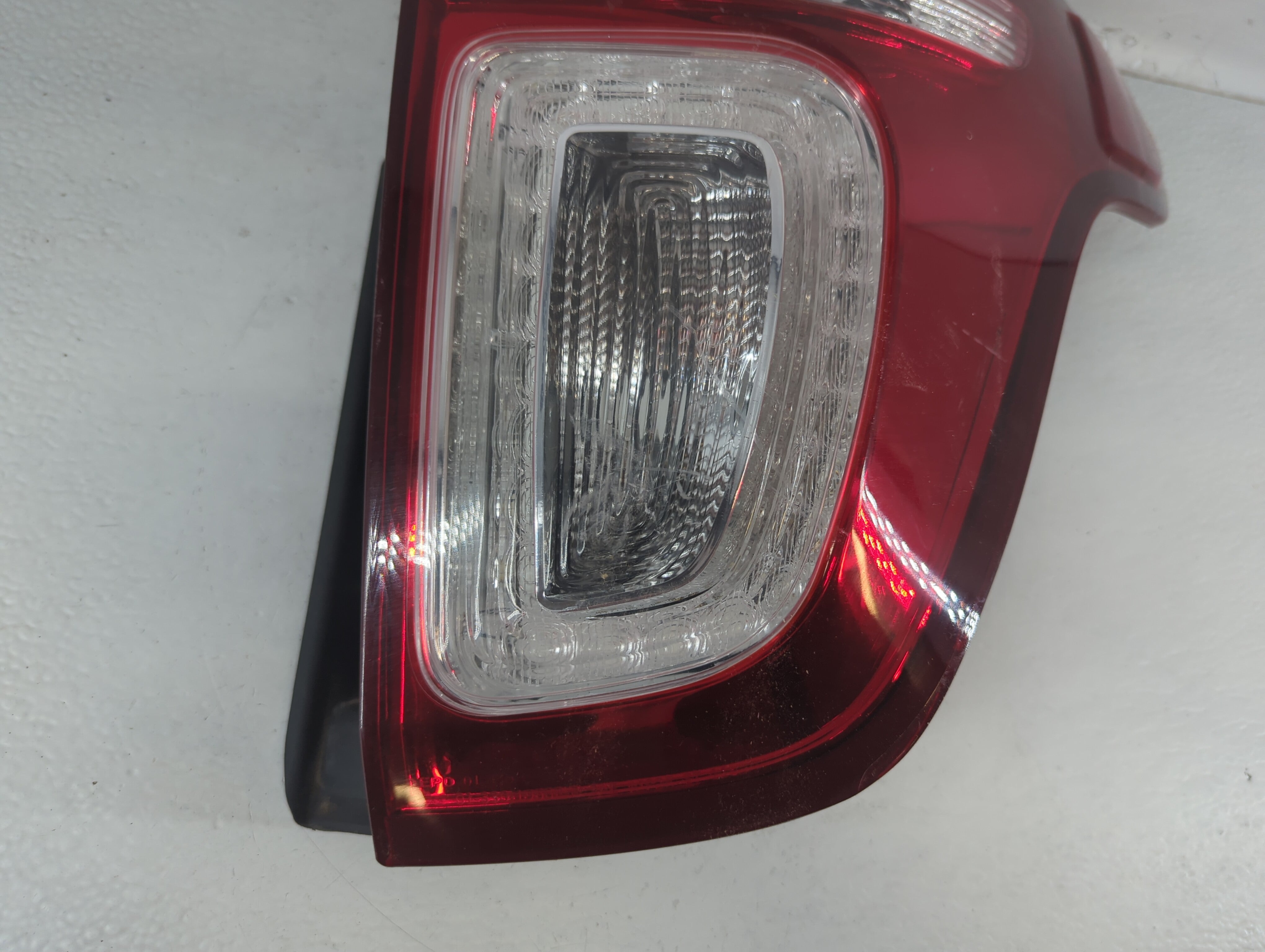 2011-2015 Ford Explorer Tail Light Assembly Passenger Right OEM P/N:15-330-1953R Fits Fits 2011 2012 2013 2014 2015 OEM Used Auto Parts - Oemusedautoparts1.com
