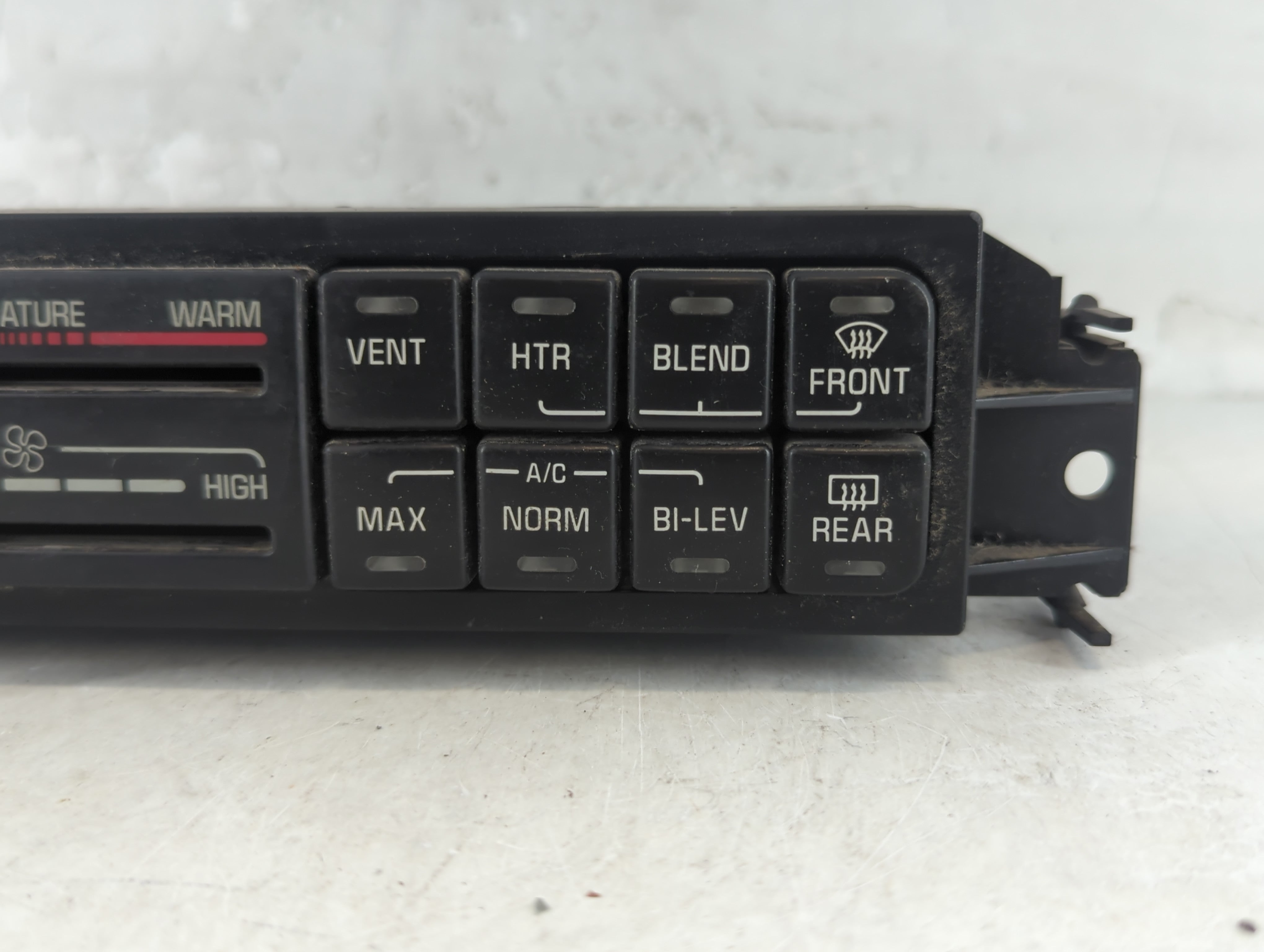 2000-2005 Buick Lesabre Climate Control Module Temperature AC/Heater Replacement P/N:25728330 Fits OEM Used Auto Parts - Oemusedautoparts1.com