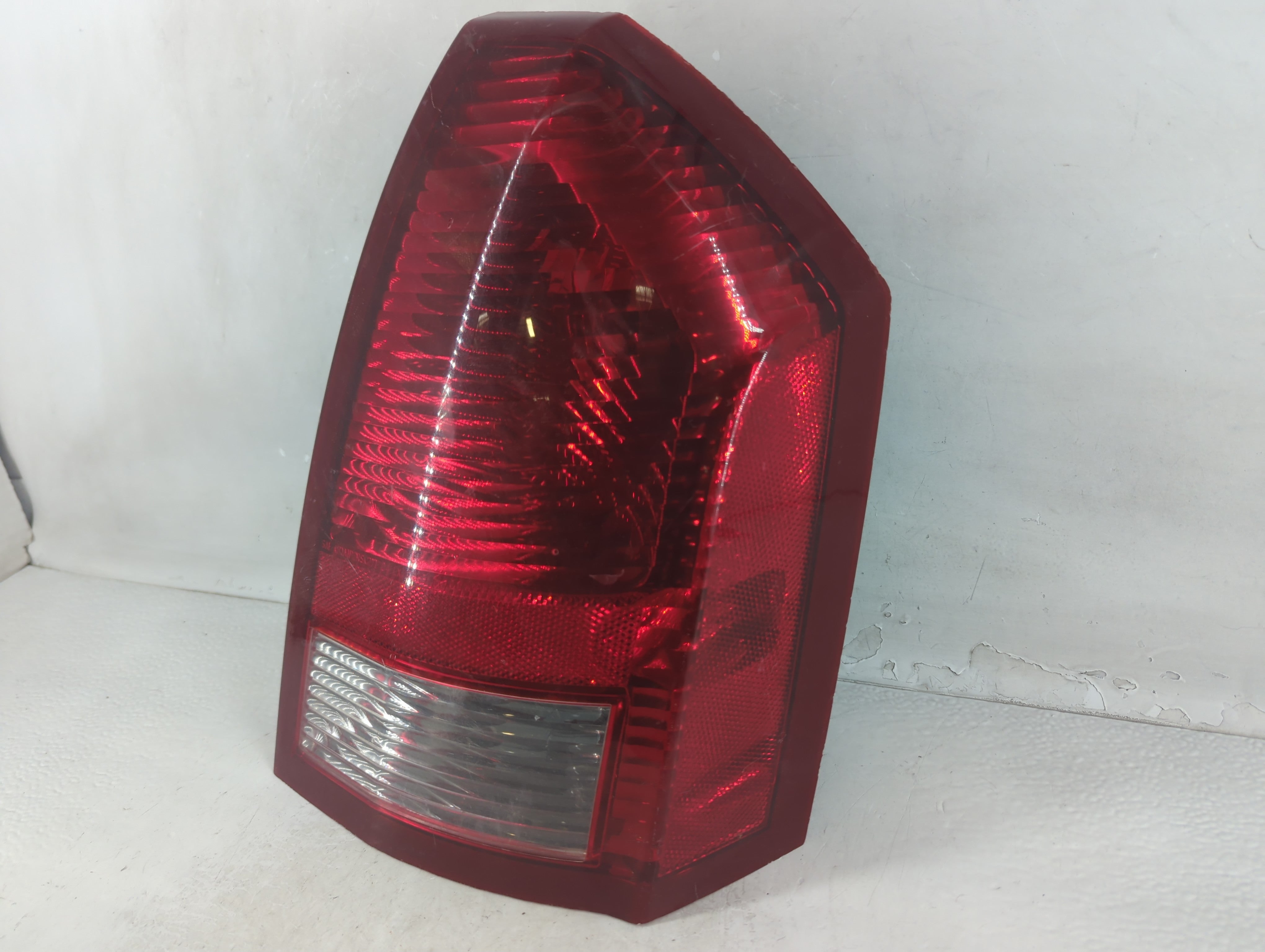 1998 Volvo V70 Tail Light Assembly Passenger Right OEM P/N:58622-E Fits Fits 1999 2000 2001 2002 OEM Used Auto Parts - Oemusedautoparts1.com