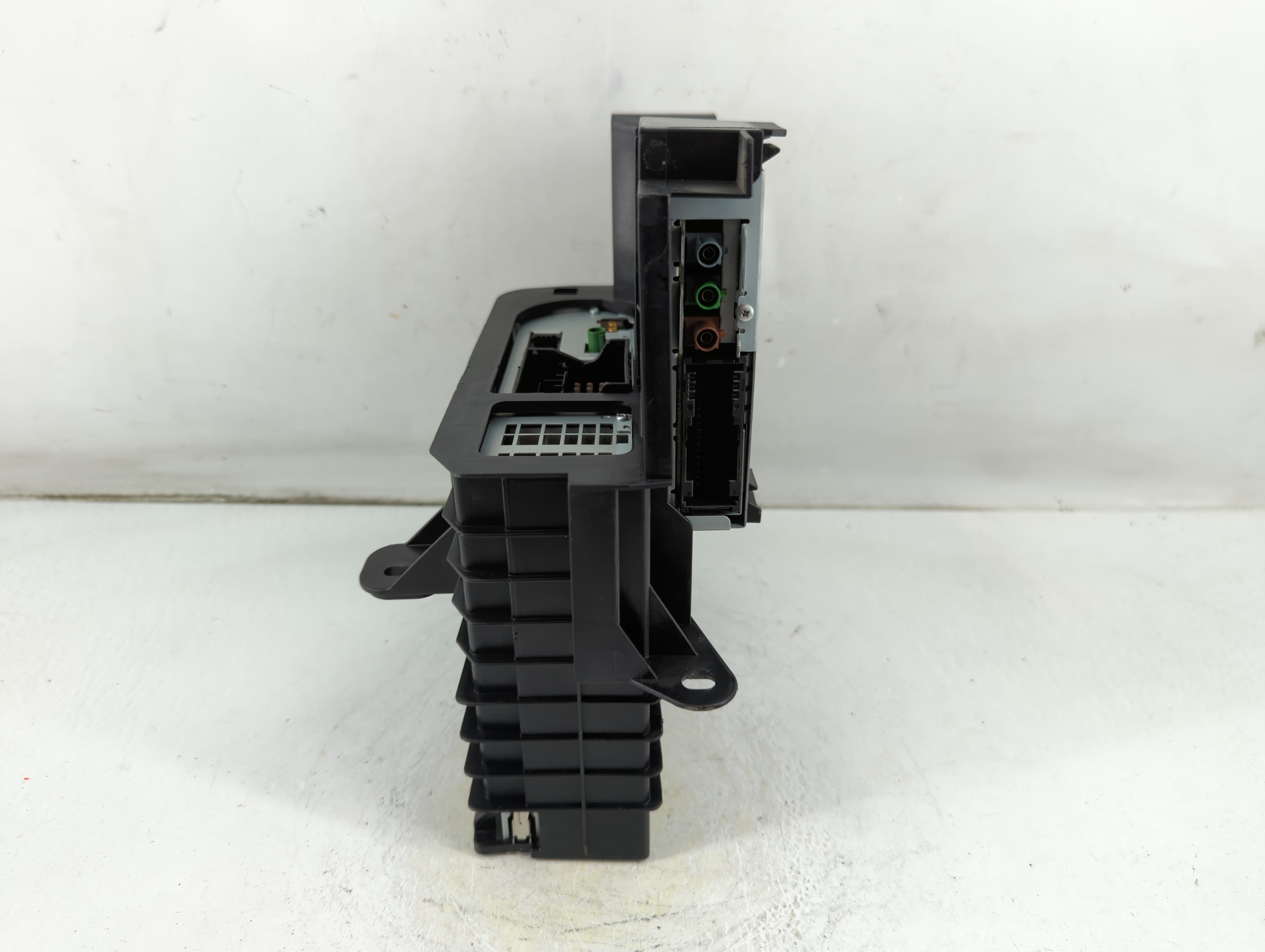 2009-2017 Audi Q5 Radio AM FM Cd Player Receiver Replacement P/N:4F0 035 082 A Fits OEM Used Auto Parts - Oemusedautoparts1.com