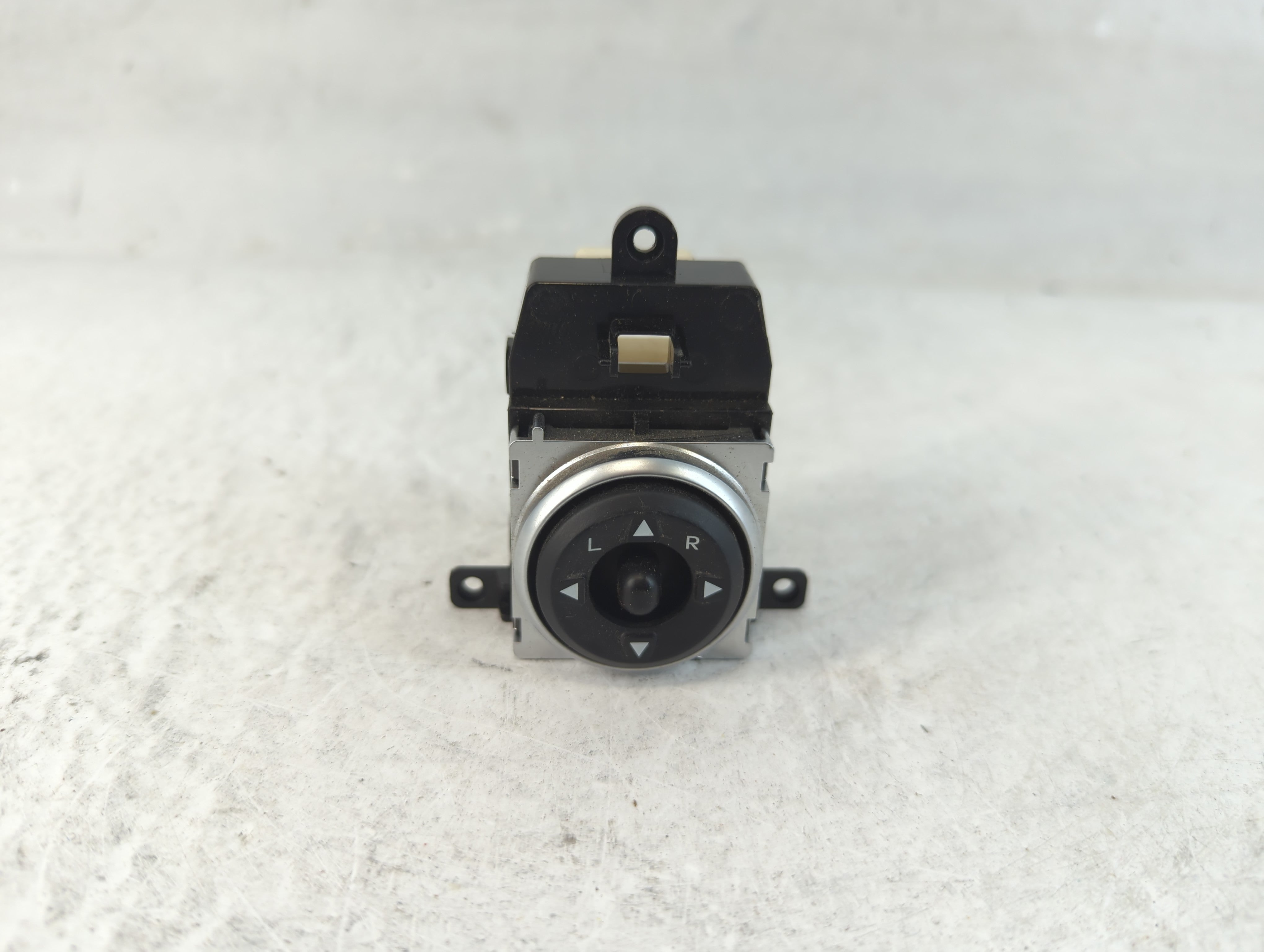 2013-2017 Hyundai Elantra Master Power Window Switch Replacement Driver Side Left Fits Fits 2013 2014 2015 2016 2017 OEM Used Auto Parts - Oemusedautoparts1.com