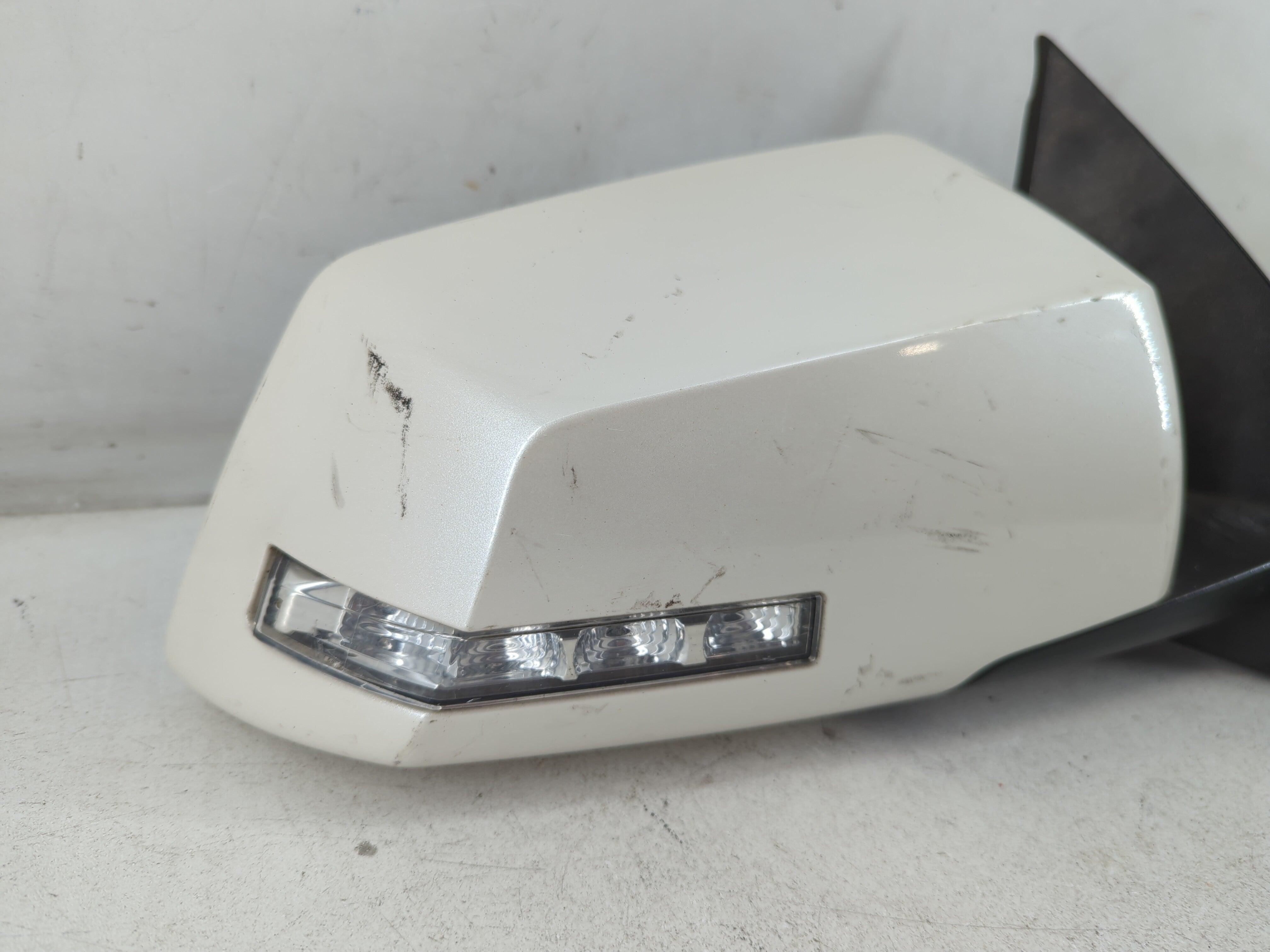 2013 Gmc Acadia Side Mirror Replacement Passenger Right View Door Mirror P/N:8572WD Fits OEM Used Auto Parts - Oemusedautoparts1.com
