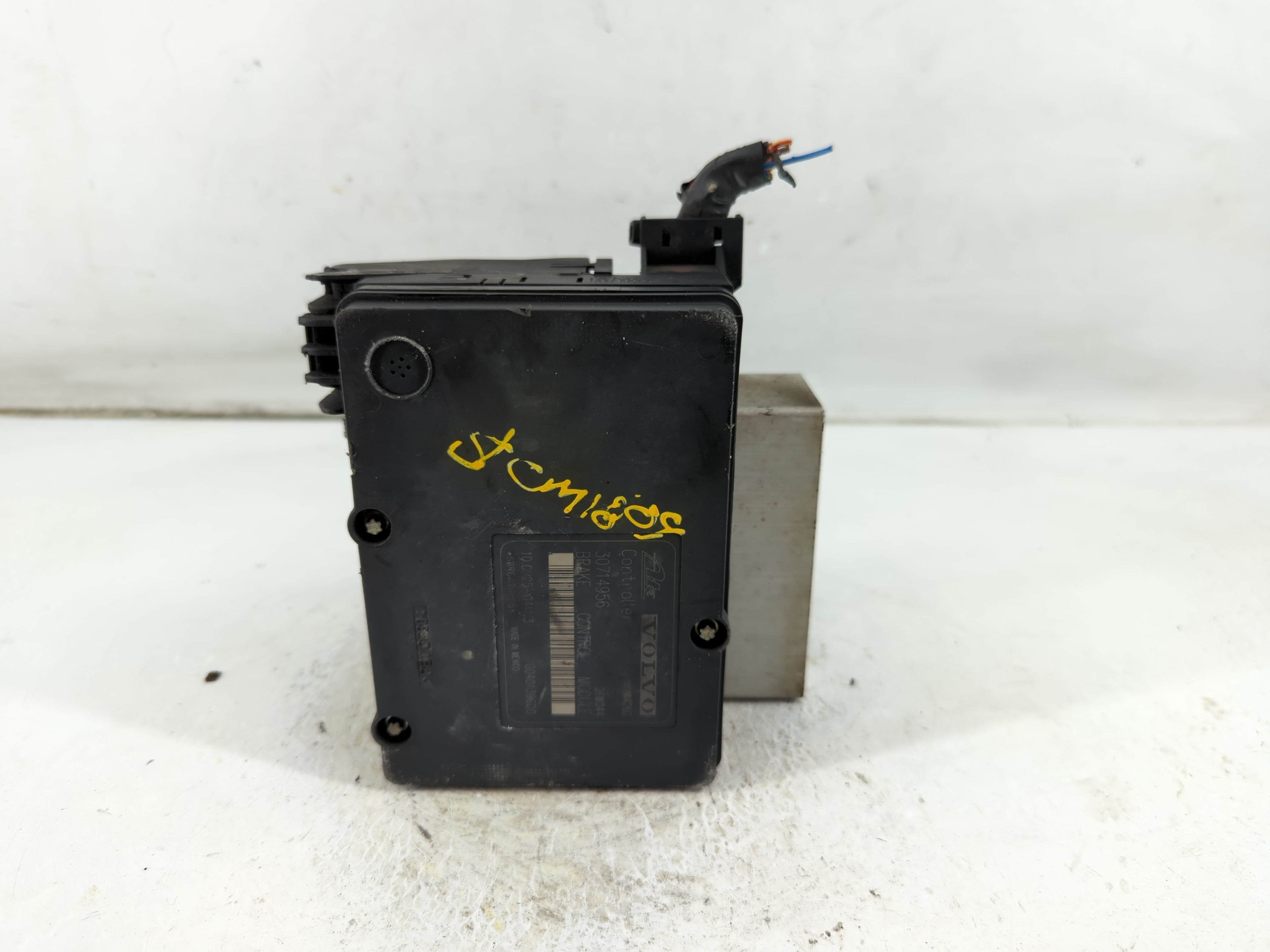 2006 Volvo V60 ABS Pump Control Module Replacement Fits Fits 2007 2008 2009 OEM Used Auto Parts - Oemusedautoparts1.com