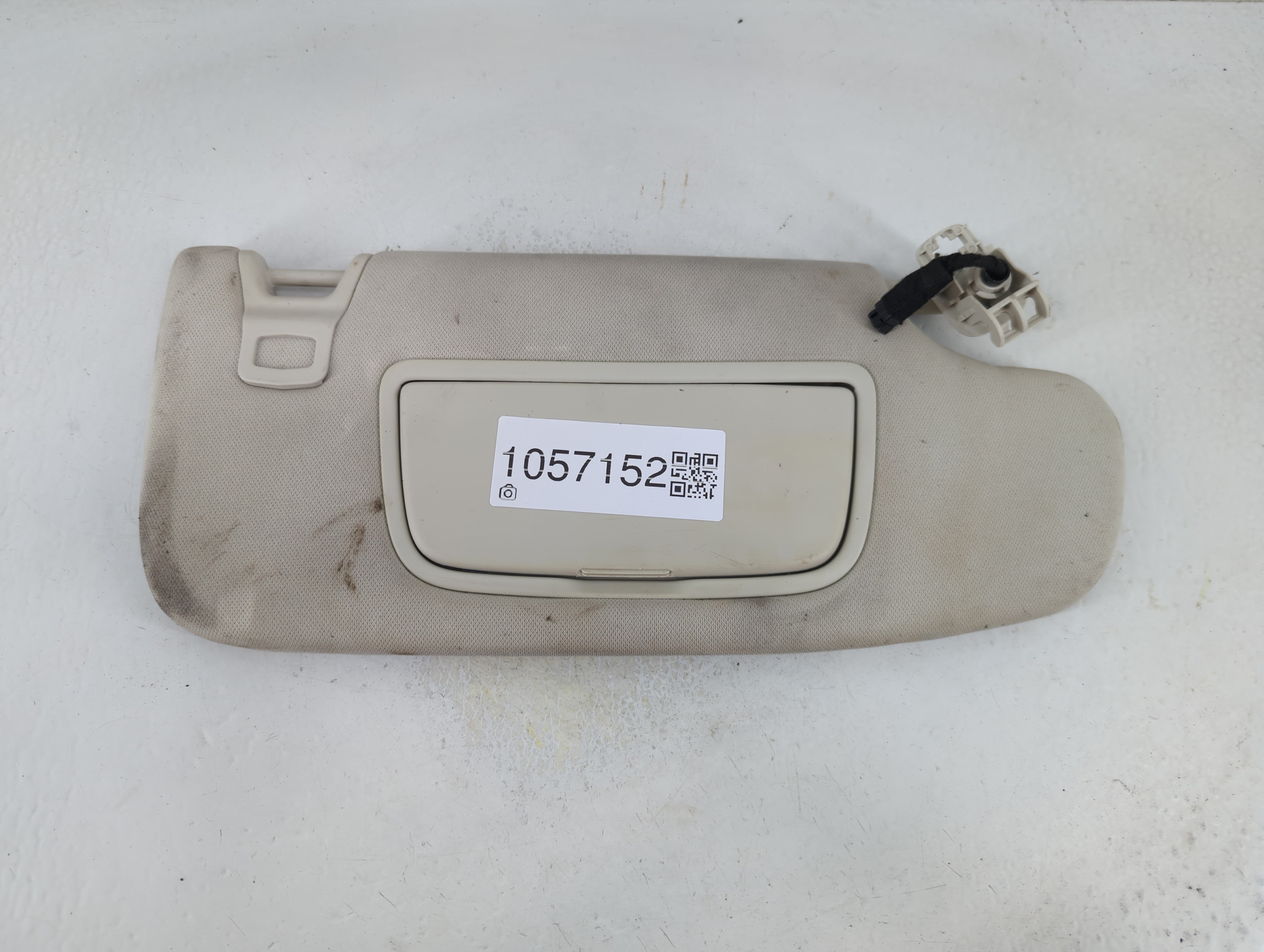 2015-2020 Ford Edge Sun Visor Shade Replacement Driver Left Mirror Fits Fits 2015 2016 2017 2018 2019 2020 OEM Used Auto Parts - Oemusedautoparts1.com