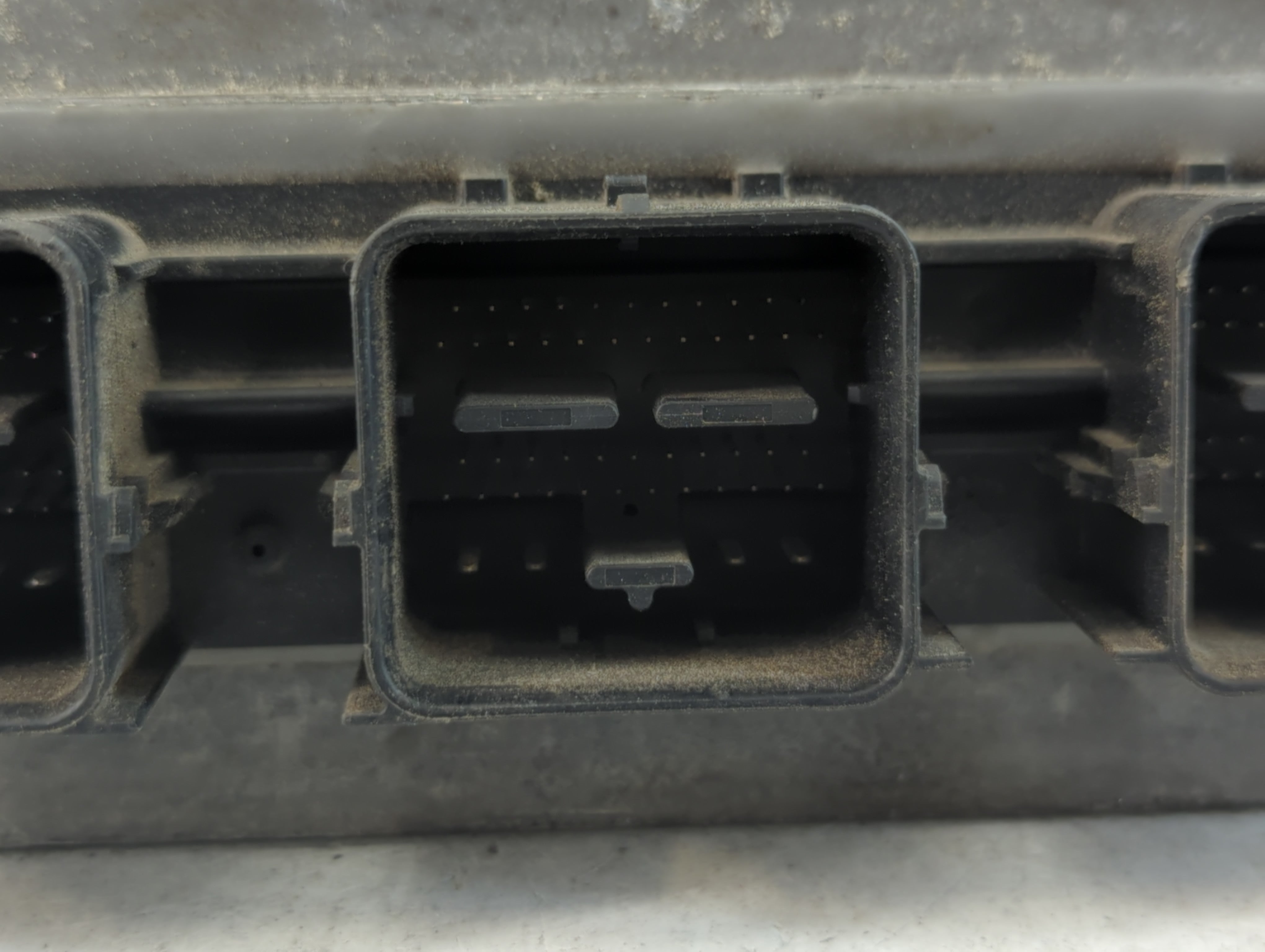 2009-2010 Ford Explorer PCM Engine Control Computer ECU ECM PCU OEM P/N:9L2A-BA 9L2A-12A650-ED Fits Fits 2009 2010 OEM Used Auto Parts - Oemusedautoparts1.com
