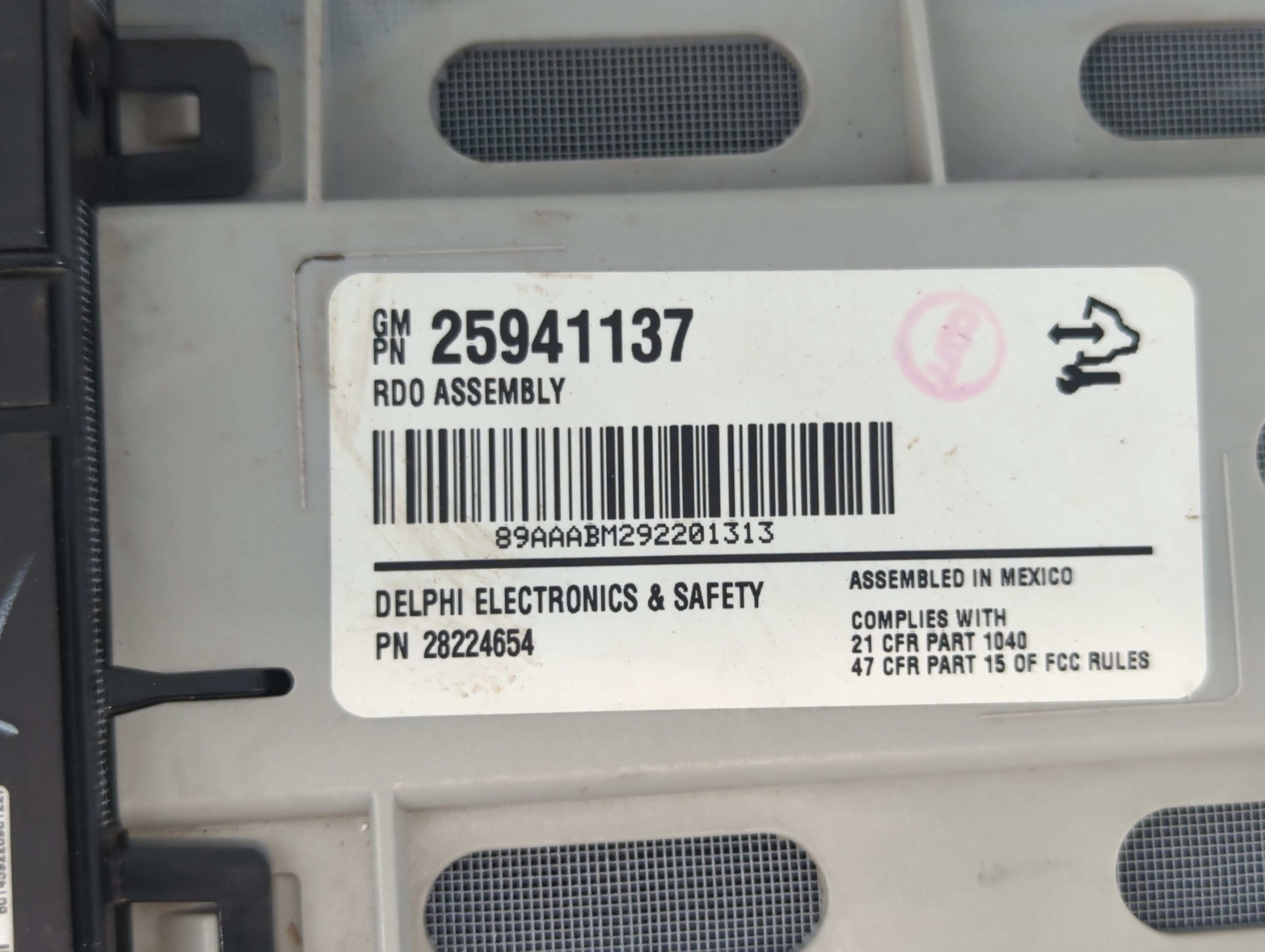 2007-2013 Chevrolet Silverado 1500 Radio AM FM Cd Player Receiver Replacement P/N:25941137 Fits OEM Used Auto Parts - Oemusedautoparts1.com