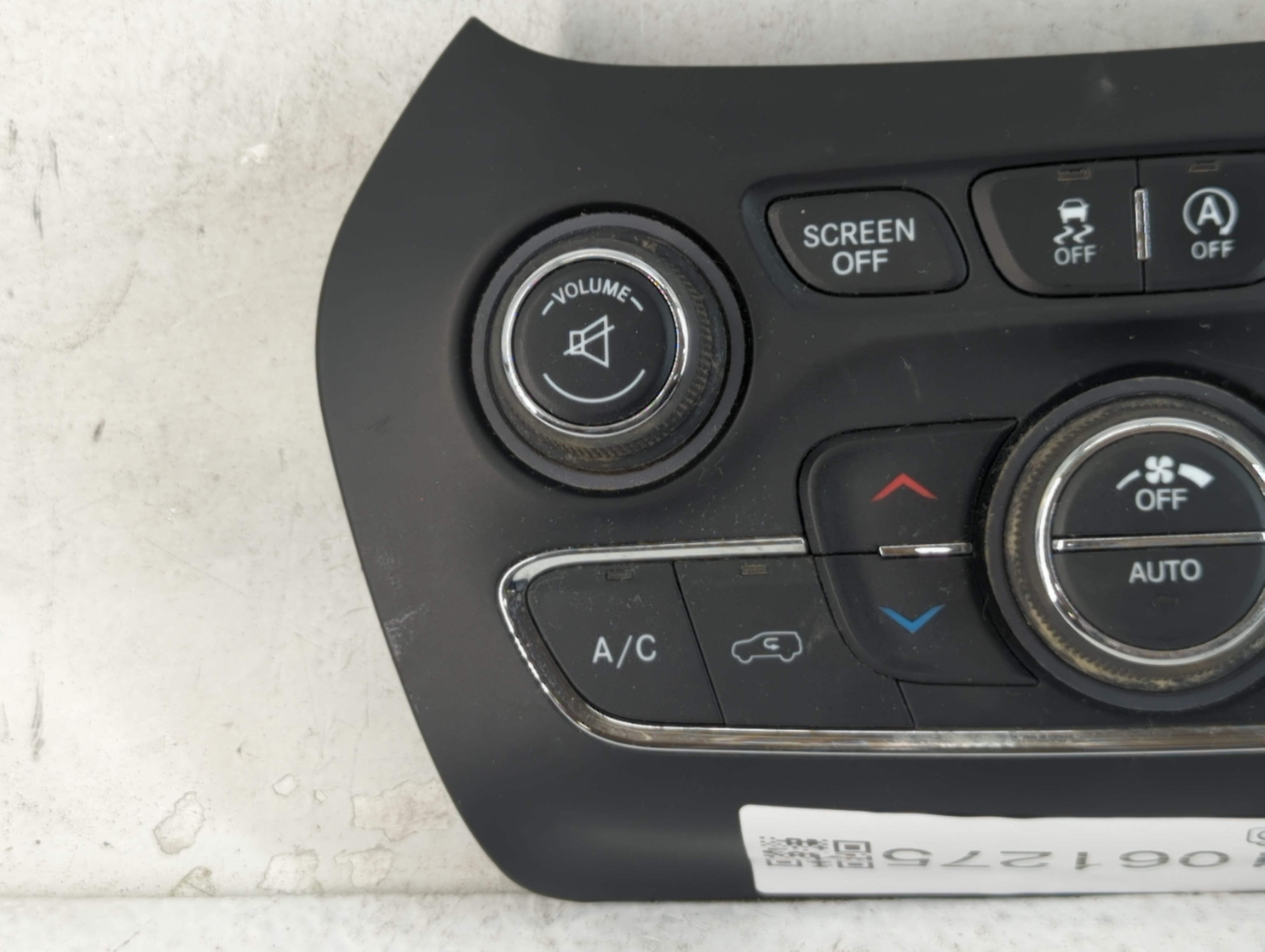 2015-2018 Jeep Cherokee Climate Control Module Temperature AC/Heater Replacement P/N:68293527AA 68249522AB Fits OEM Used Auto Parts - Oemusedautoparts1.com