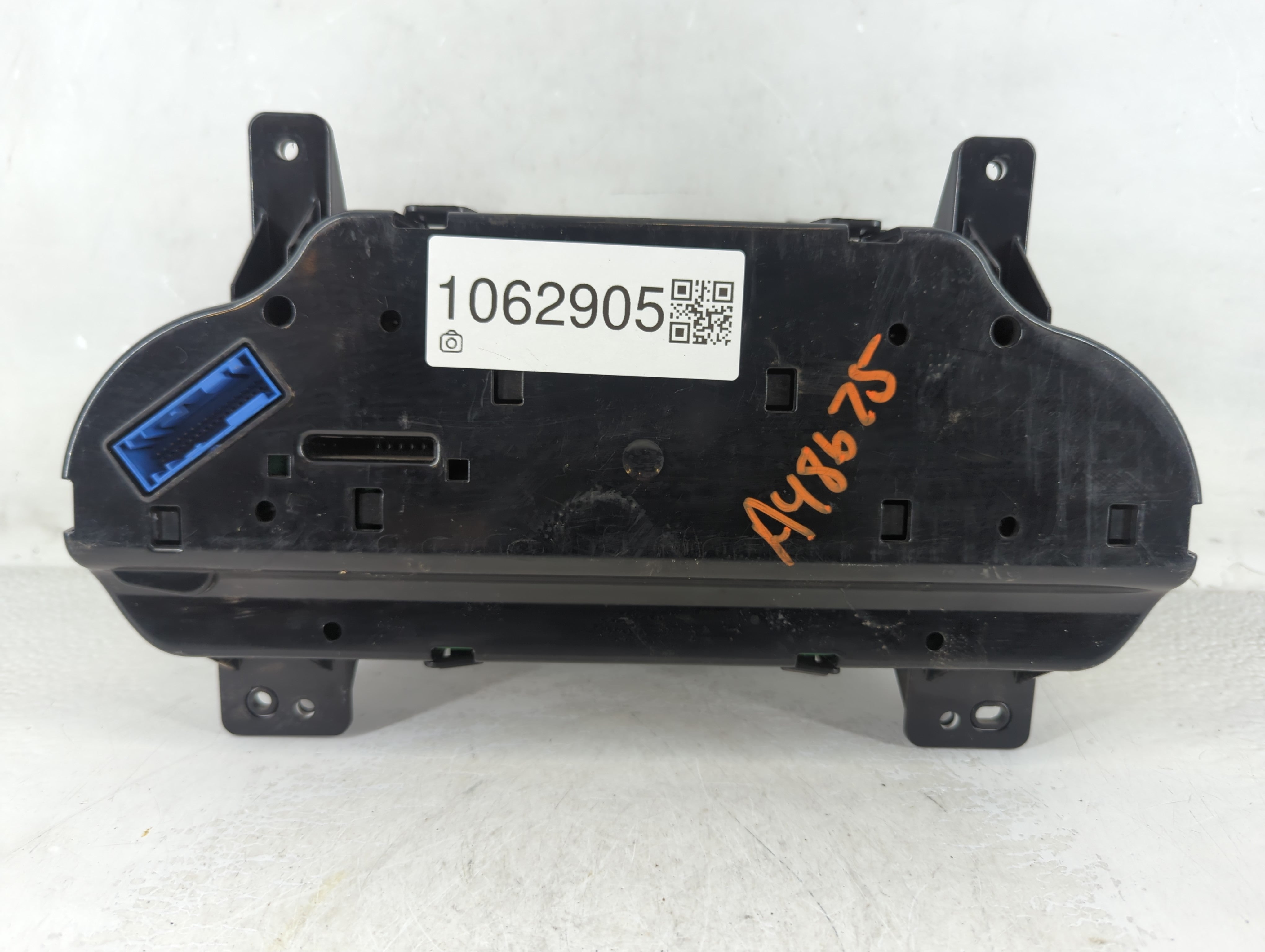 2015-2018 Chevrolet Tahoe Instrument Cluster Speedometer Gauges P/N:23259635 Fits Fits 2014 2015 2017 2018 2019 OEM Used Auto Parts - Oemusedautoparts1.com