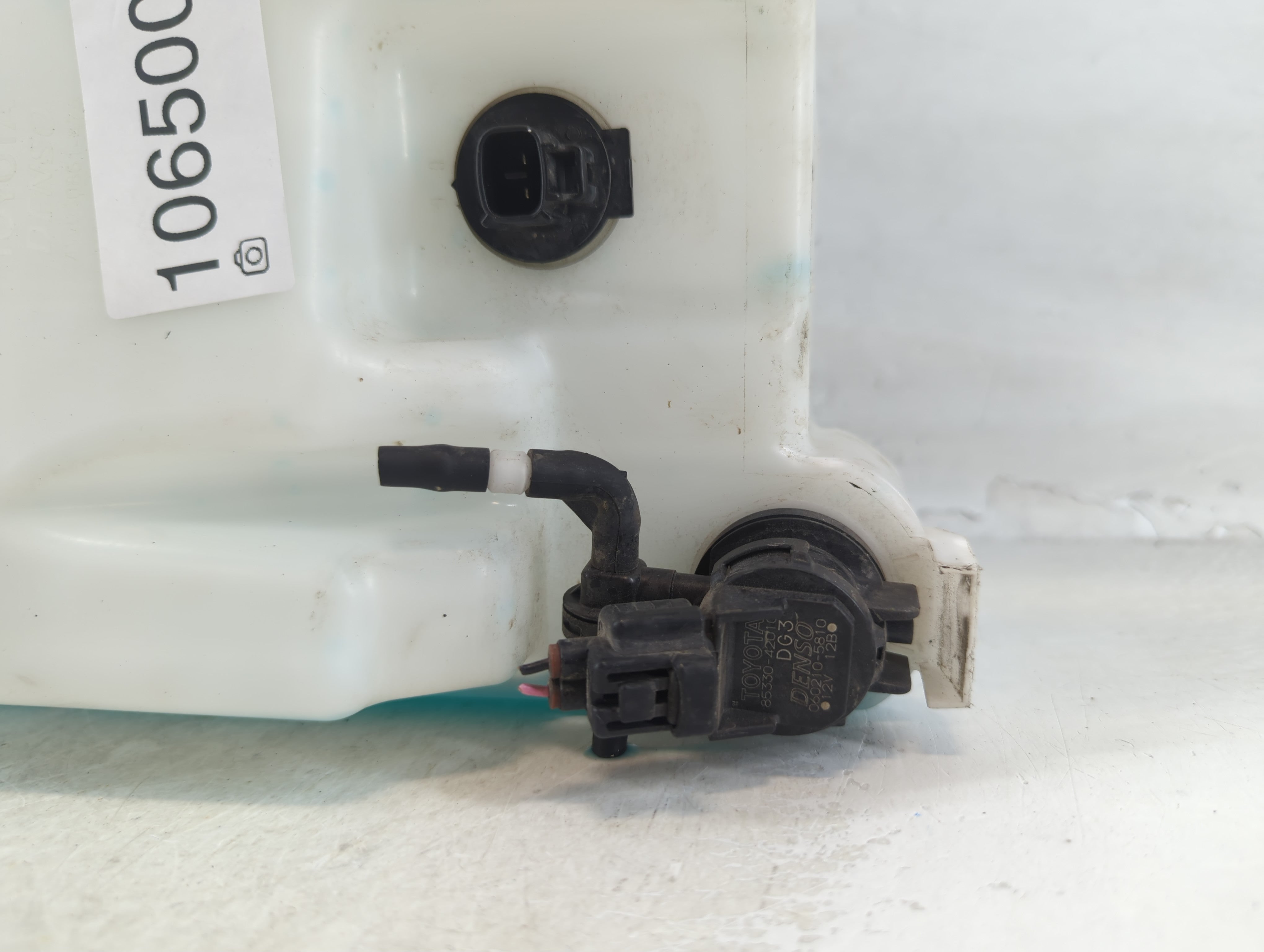 2014-2019 Toyota Highlander Windshield Washer Fluid Reservoir Bottle Oem - Oemusedautoparts1.com