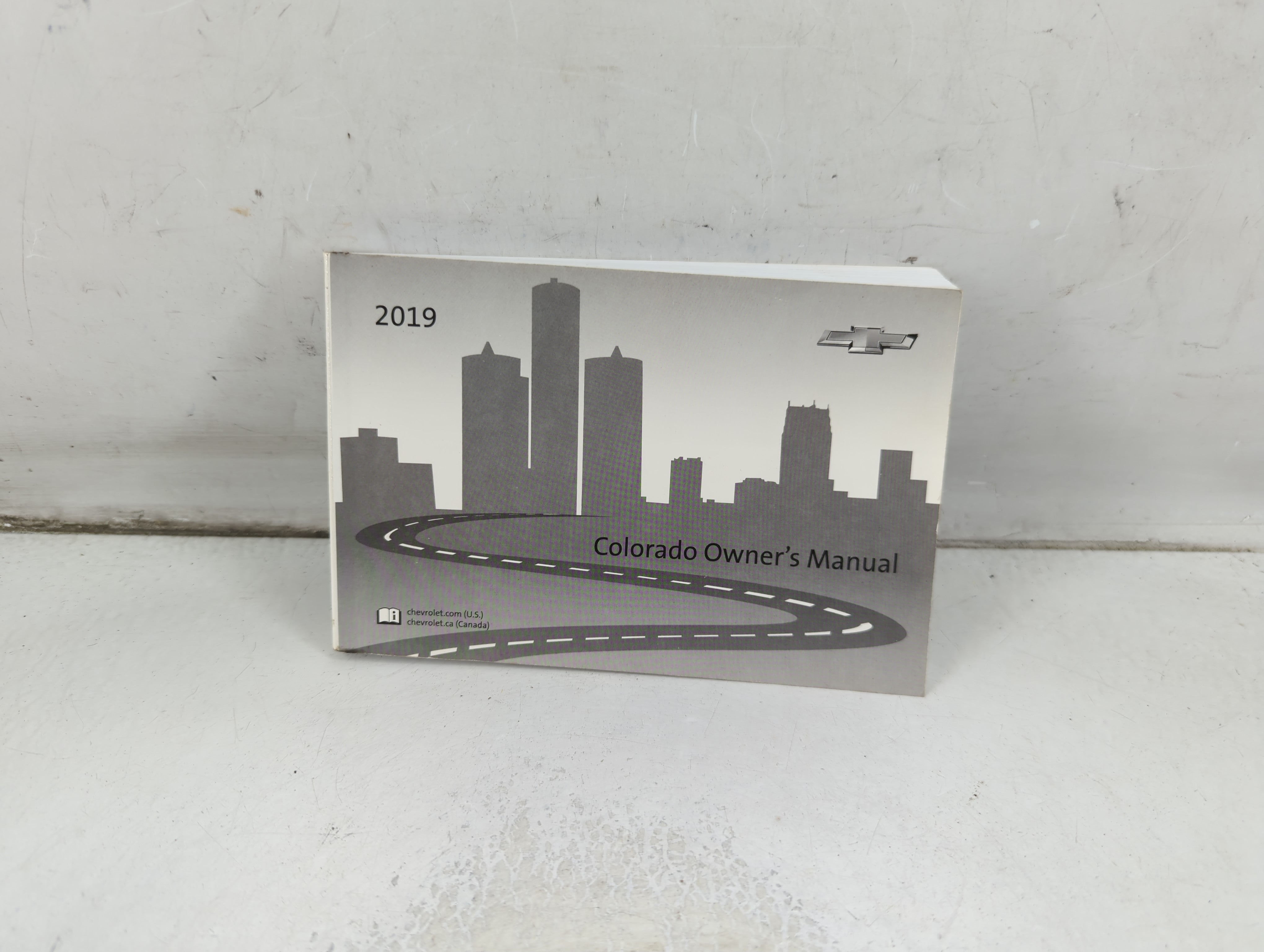2019 Chevrolet Colorado Owners Manual Book Guide P/N:84137461 A OEM Used Auto Parts - Oemusedautoparts1.com