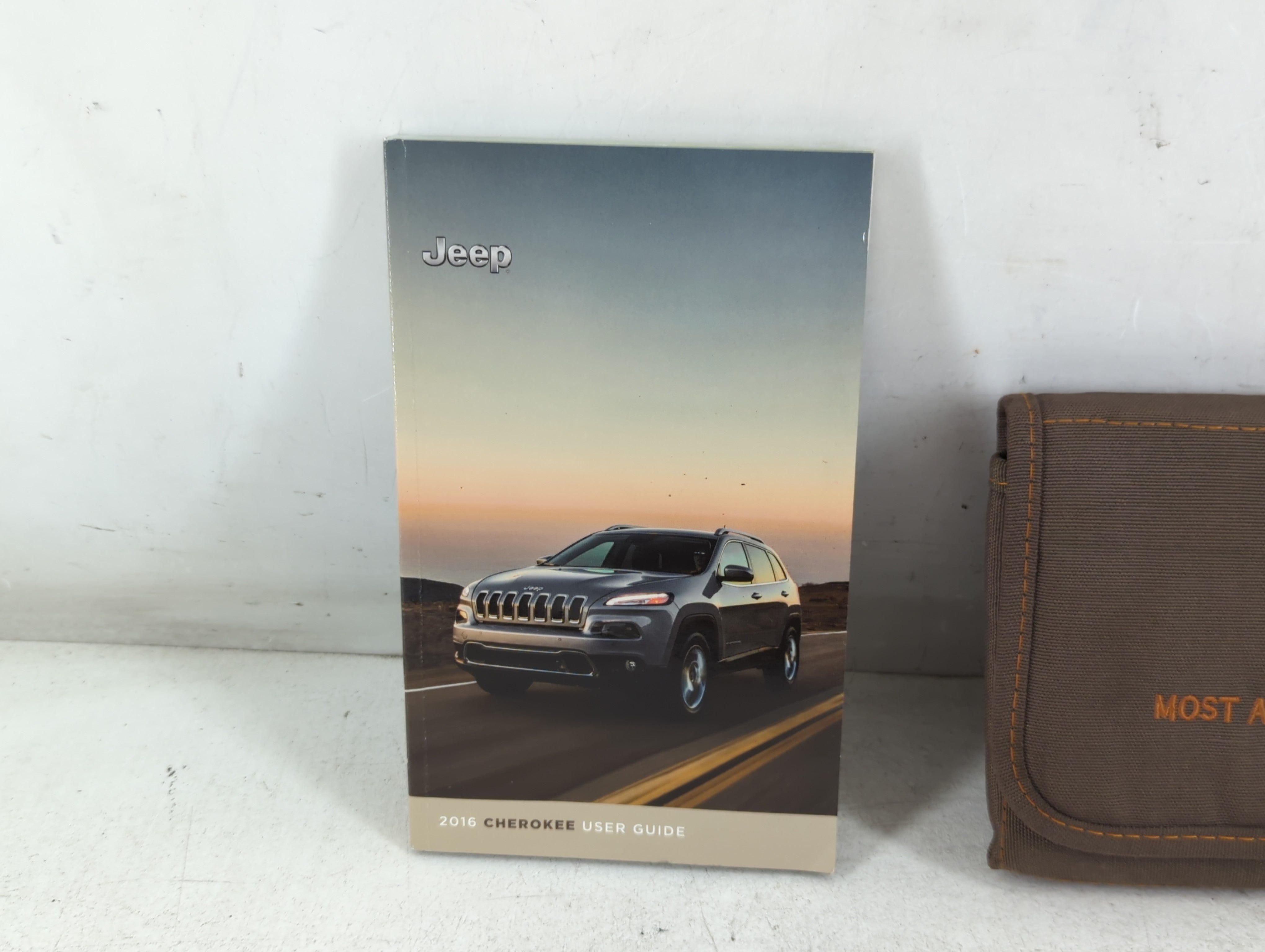 2016 Jeep Cherokee Owners Manual Book Guide P/N:16KL74-926-AA OEM Used Auto Parts - Oemusedautoparts1.com
