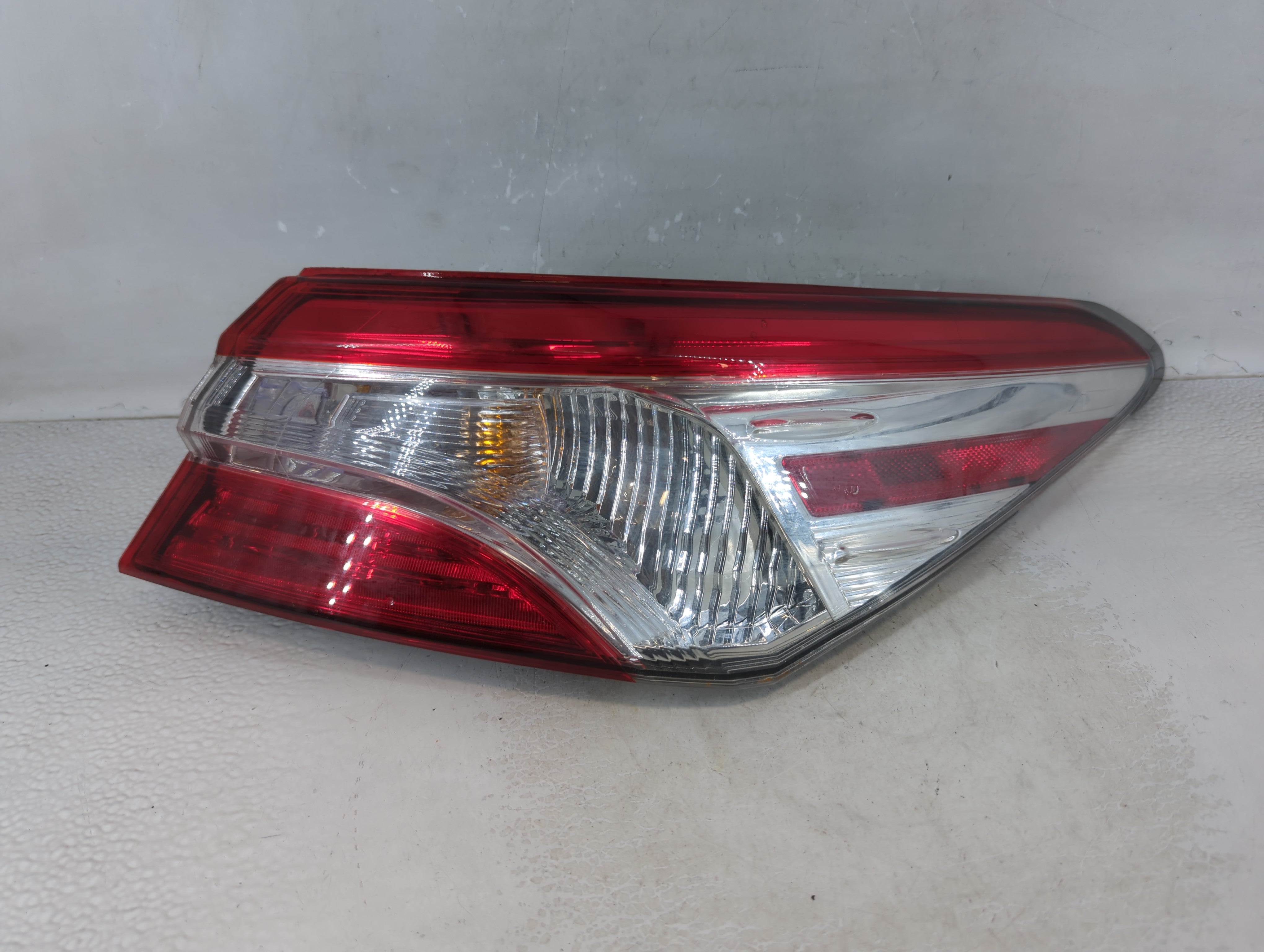 2018-2022 Toyota Camry Tail Light Assembly Passenger Right OEM P/N:20180917 312-19ASR-UC Fits Fits 2018 2019 2020 2021 2022 OEM Used Auto Parts - Oemusedautoparts1.com