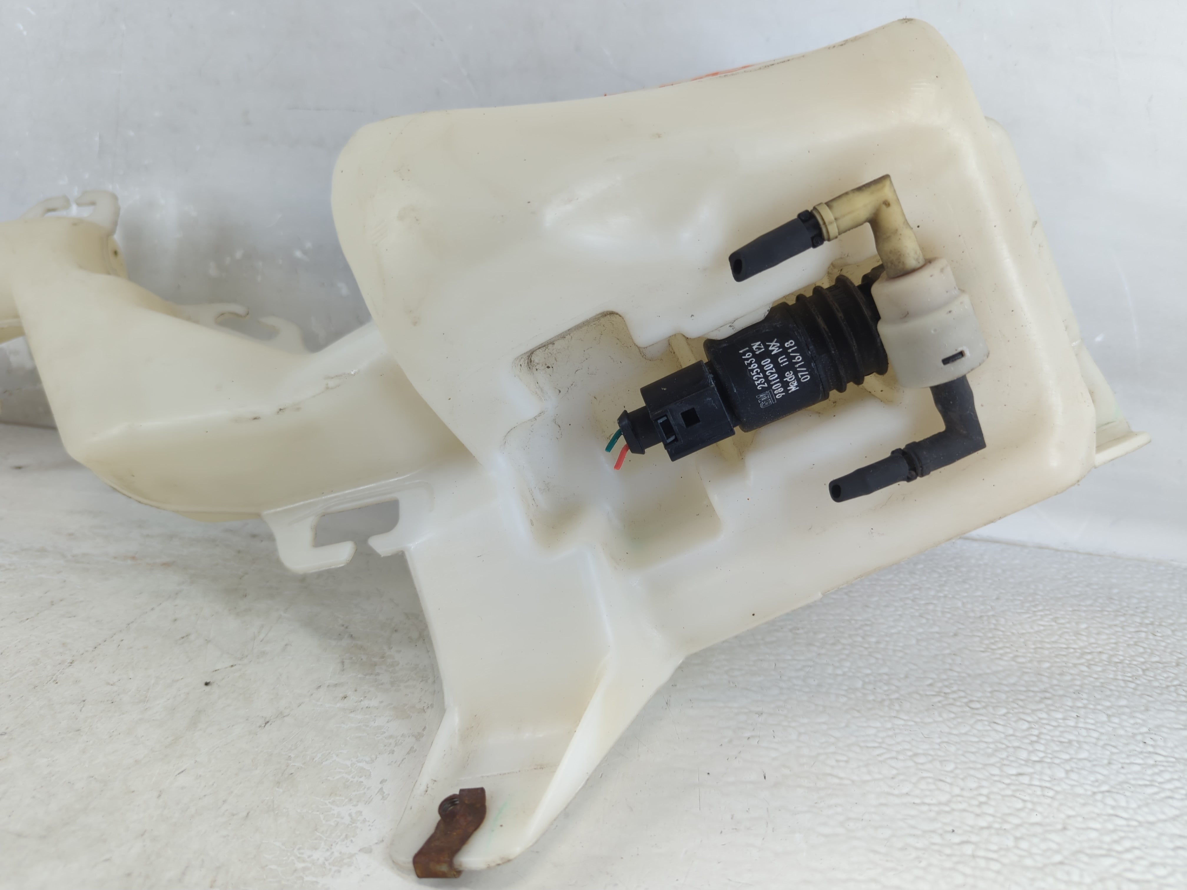 2010-2017 Chevrolet Equinox Windshield Washer Fluid Reservoir Bottle Oem - Oemusedautoparts1.com