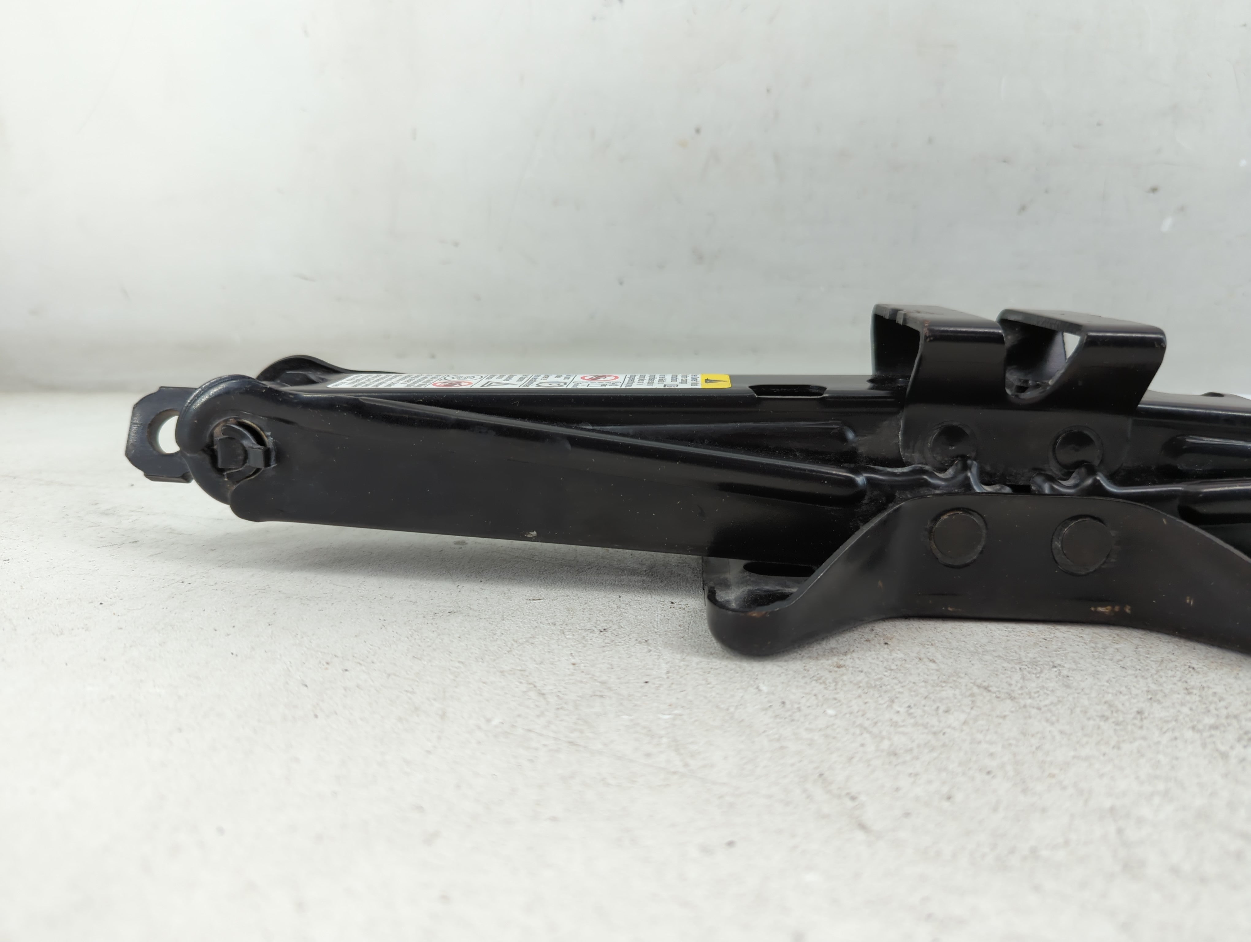 2010 Chevrolet Equinox Spare Scissor Car Jack - Oemusedautoparts1.com