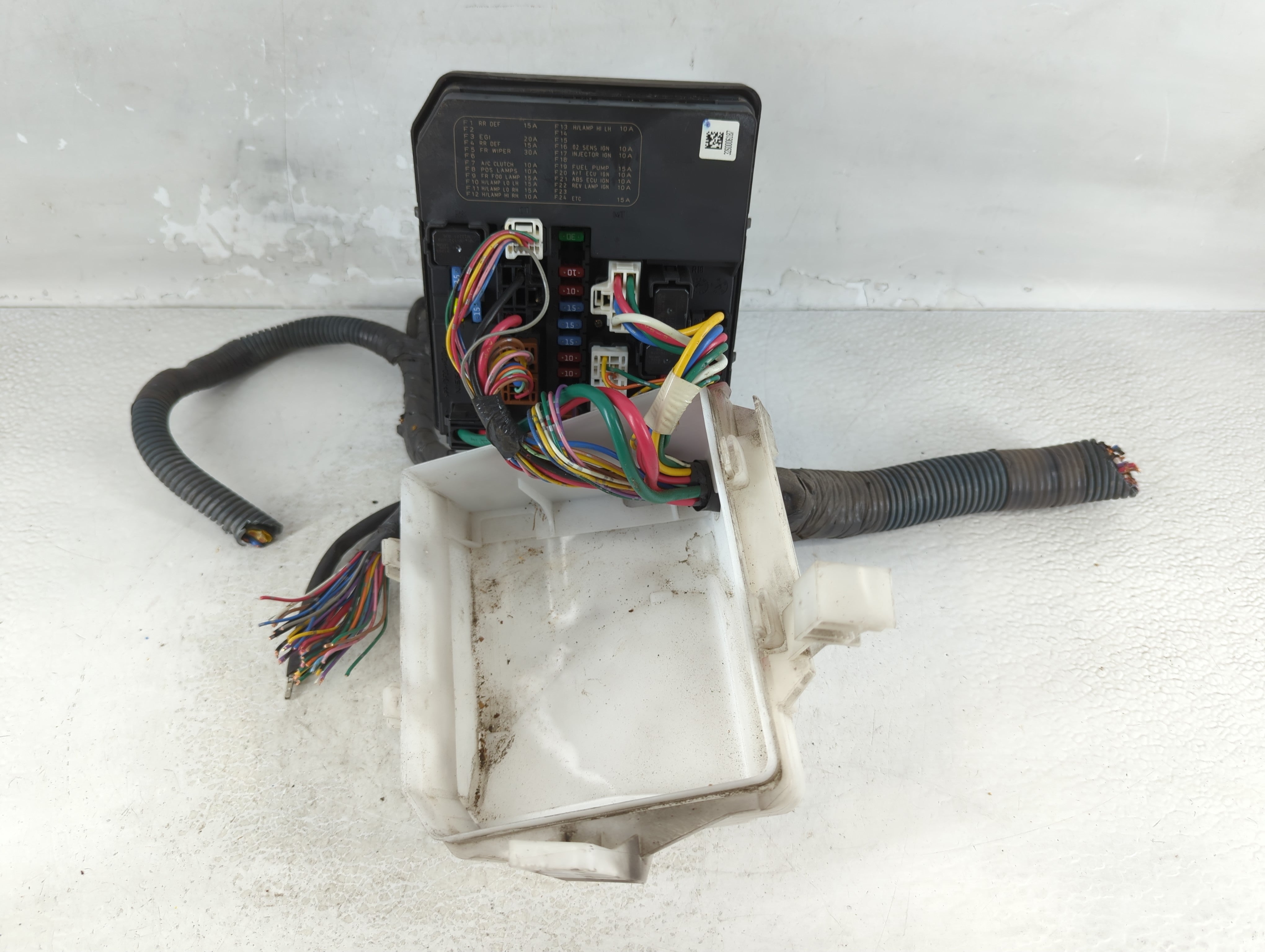 2007-2012 Nissan Versa Fusebox Fuse Box Panel Relay Module P/N:284B7 EM33A Fits Fits 2007 2008 2009 2010 2011 2012 OEM Used Auto Parts - Oemusedautoparts1.com