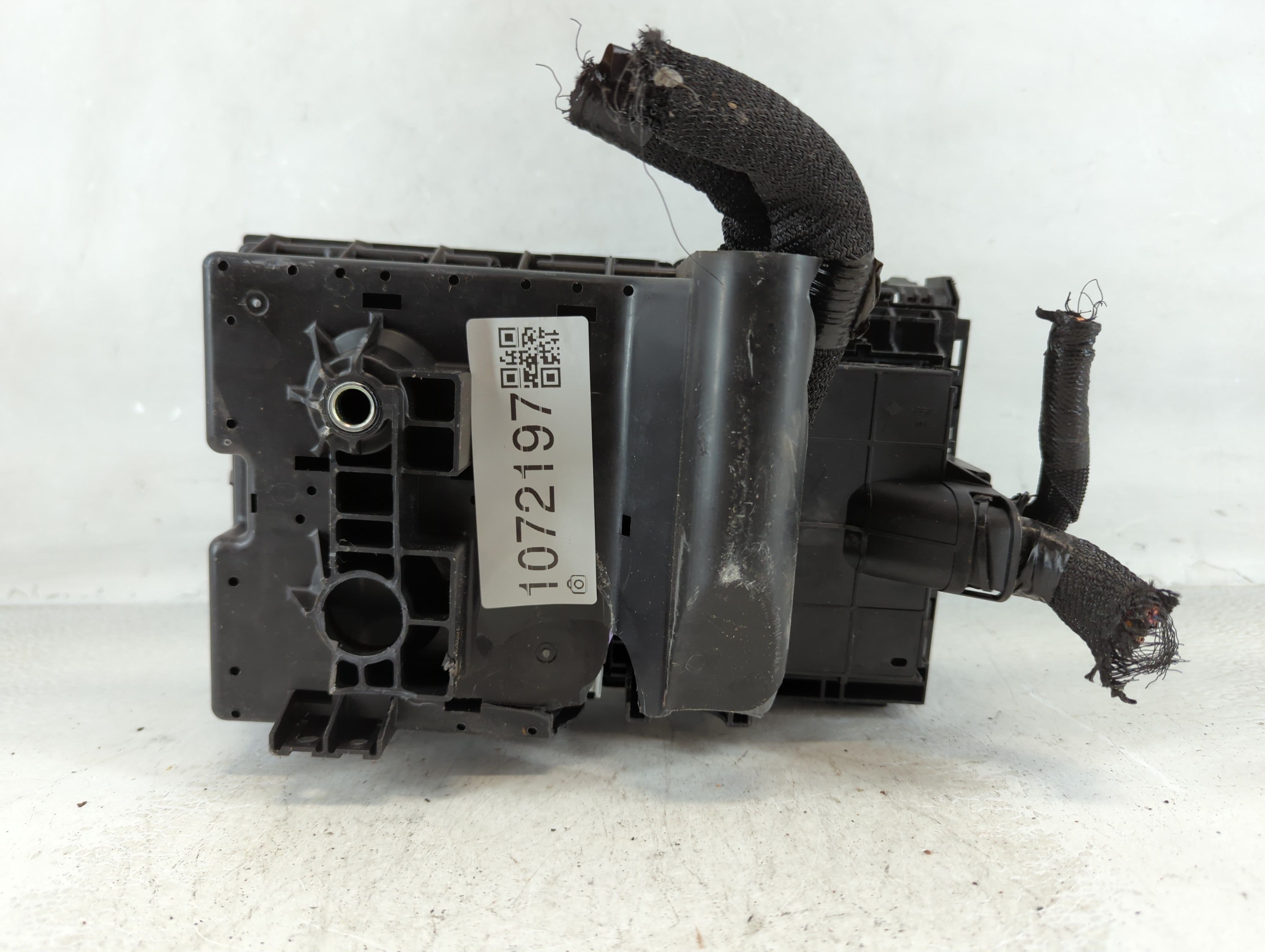 2020-2022 Chrysler Voyager Fusebox Fuse Box Panel Relay Module P/N:6356-5509 Fits Fits 2020 2021 2022 OEM Used Auto Parts - Oemusedautoparts1.com