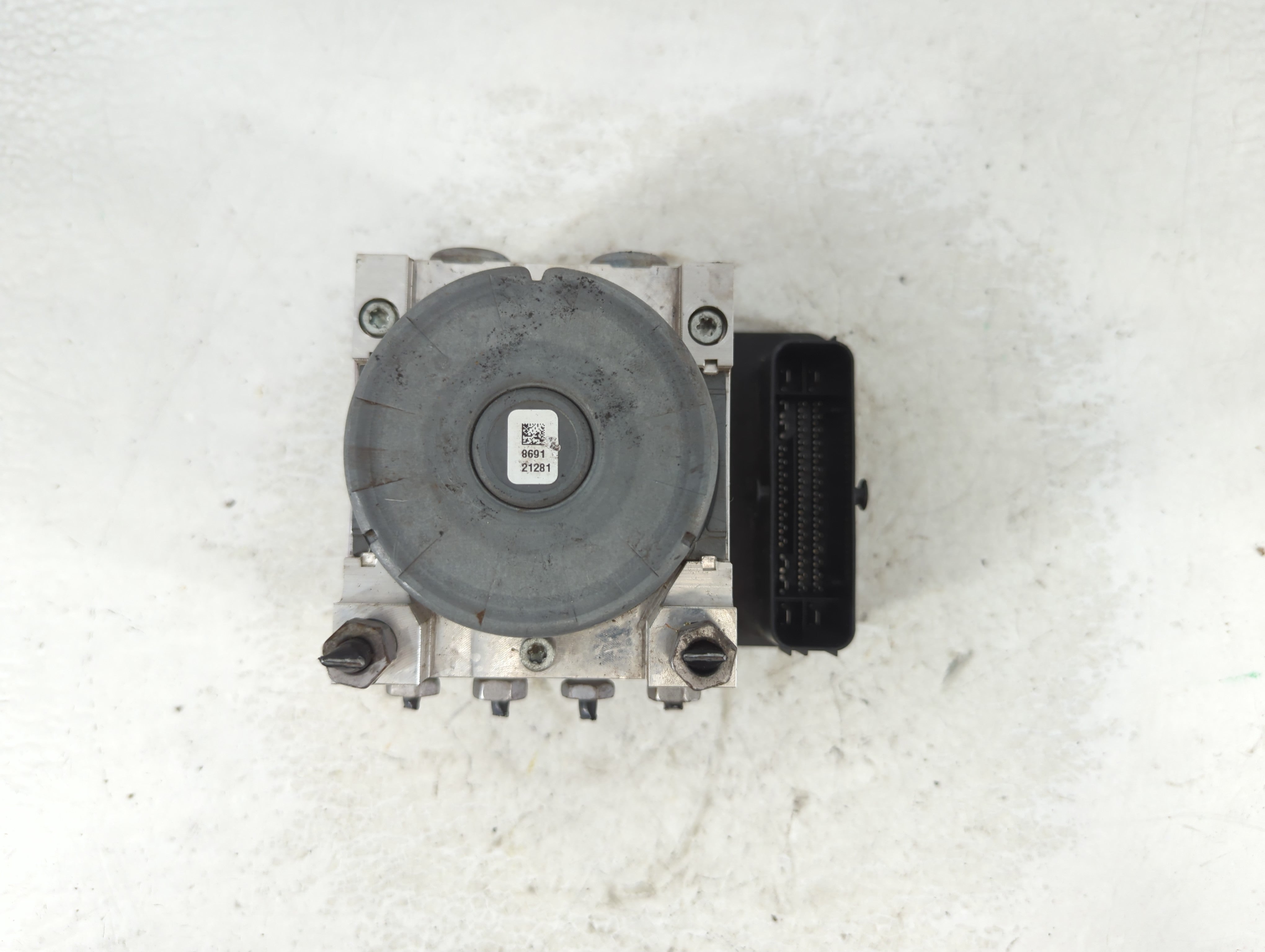 2018-2019 Chevrolet Equinox ABS Pump Control Module Replacement P/N:84560131 Fits Fits 2018 2019 2020 2021 OEM Used Auto Parts - Oemusedautoparts1.com