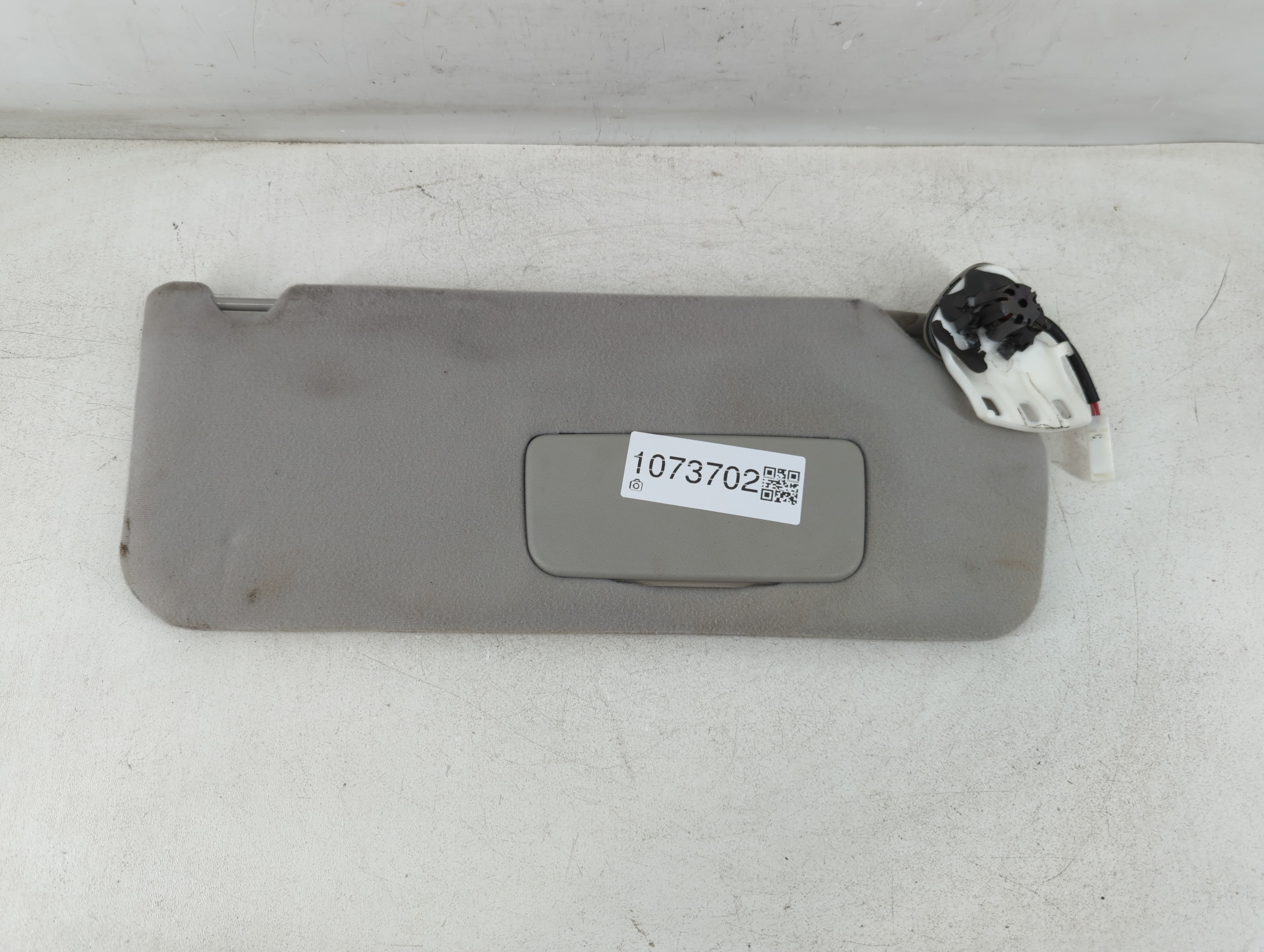 2002-2006 Toyota Camry Sun Visor Shade Replacement Passenger Right Mirror Fits Fits 2002 2003 2004 2005 2006 OEM Used Auto Parts - Oemusedautoparts1.com