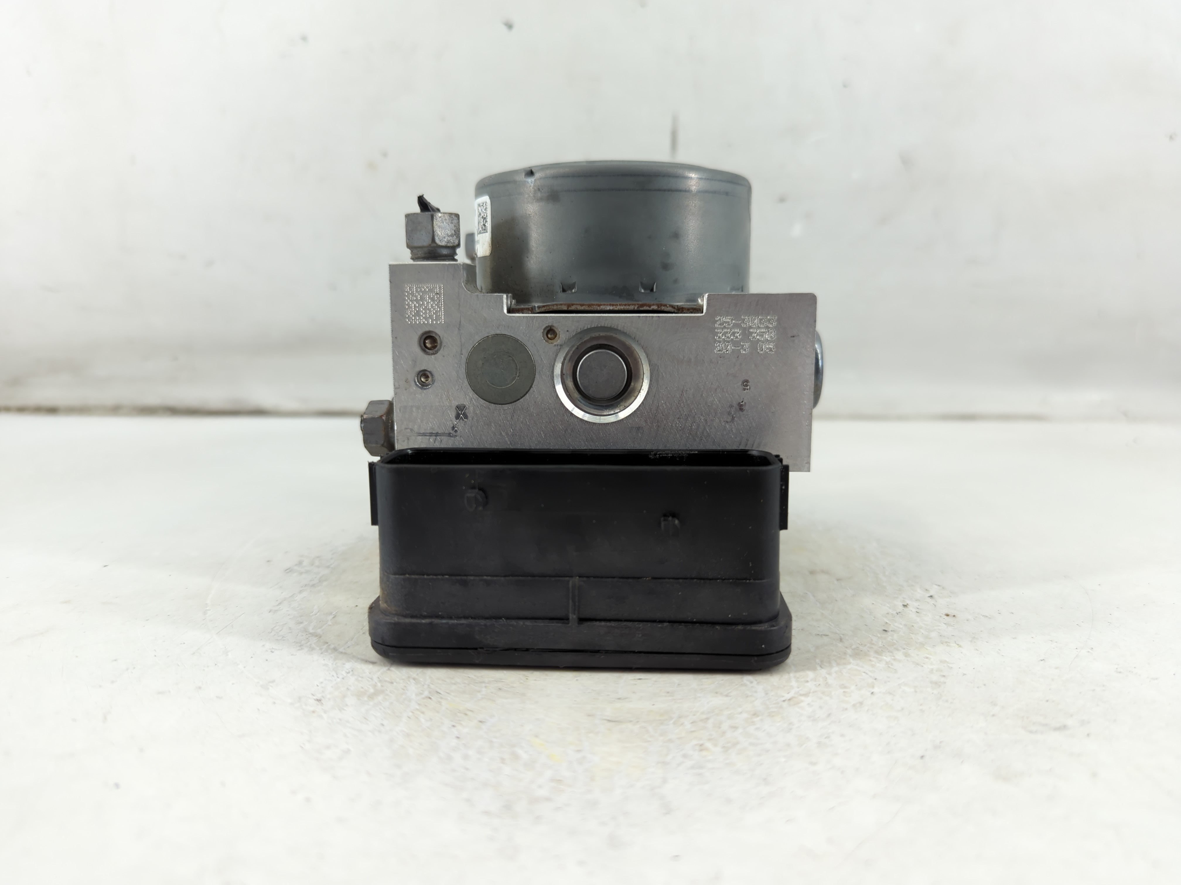 2019-2020 Ford Fusion ABS Pump Control Module Replacement P/N:KG9C-2B373-LC Fits Fits 2019 2020 OEM Used Auto Parts - Oemusedautoparts1.com