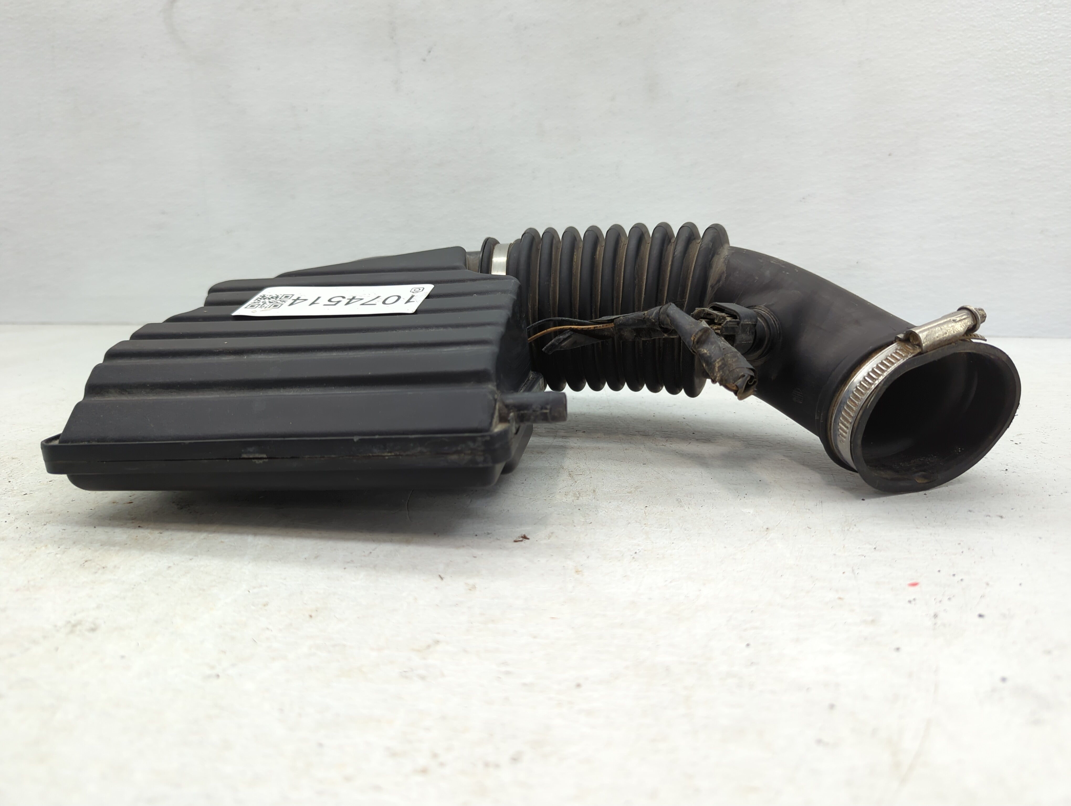2004 Saturn Ion Air Cleaner Intake Duct Hose Tube - Oemusedautoparts1.com