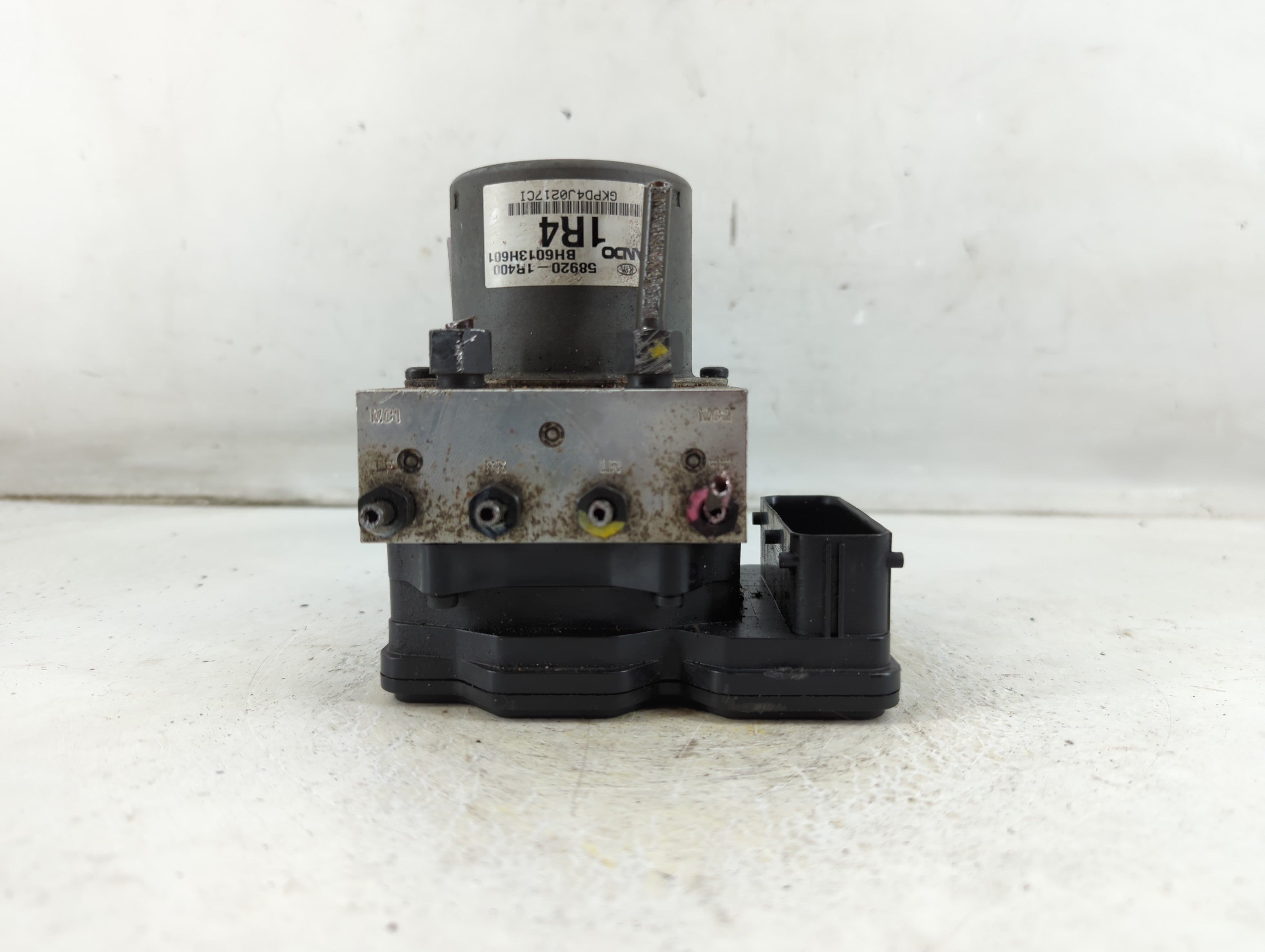 2012-2013 Hyundai Accent ABS Pump Control Module Replacement P/N:58920-1R400 Fits Fits 2012 2013 OEM Used Auto Parts - Oemusedautoparts1.com