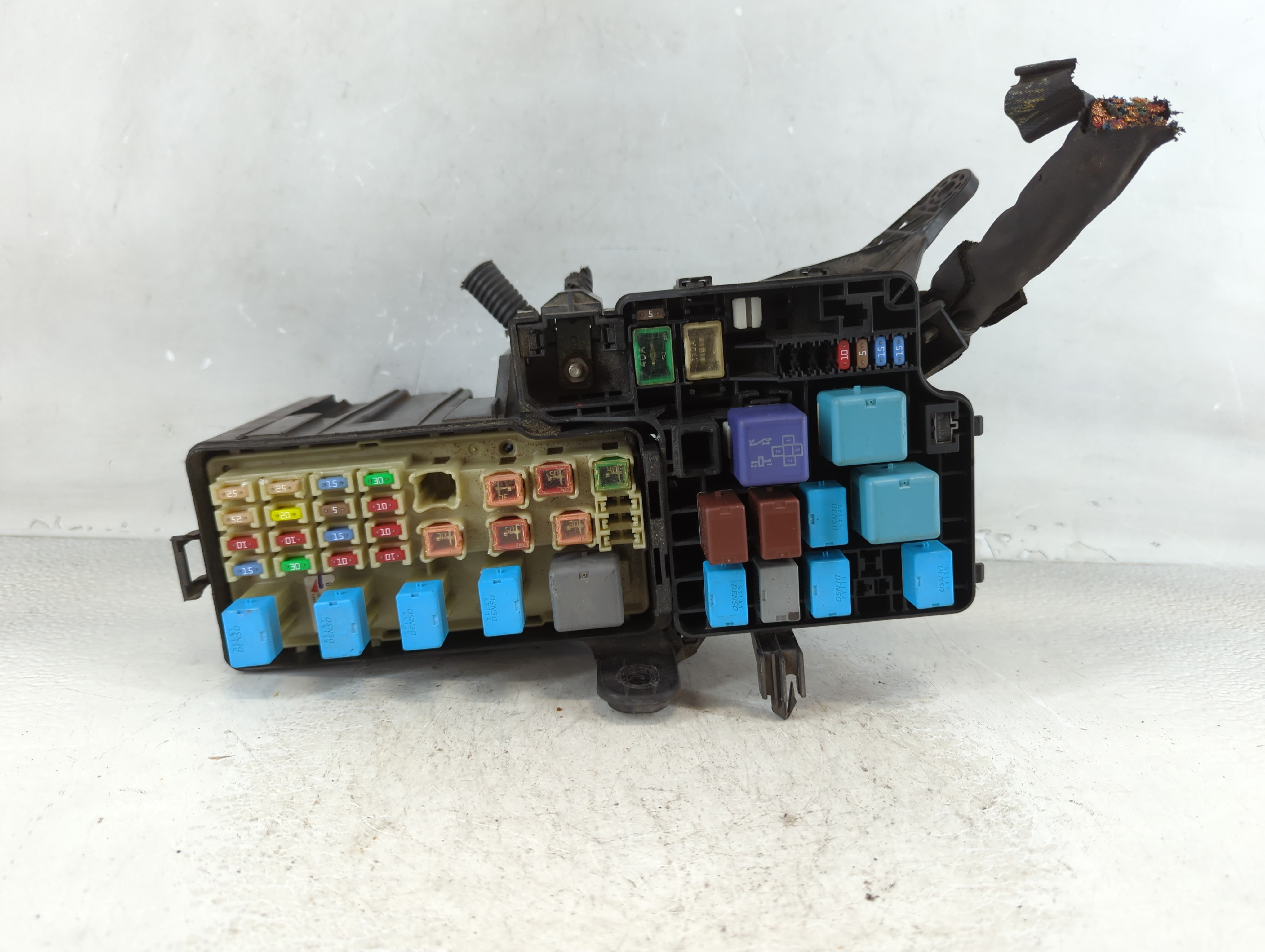 2004-2006 Toyota Solara Fusebox Fuse Box Panel Relay Module Fits Fits 2004 2005 2006 OEM Used Auto Parts - Oemusedautoparts1.com