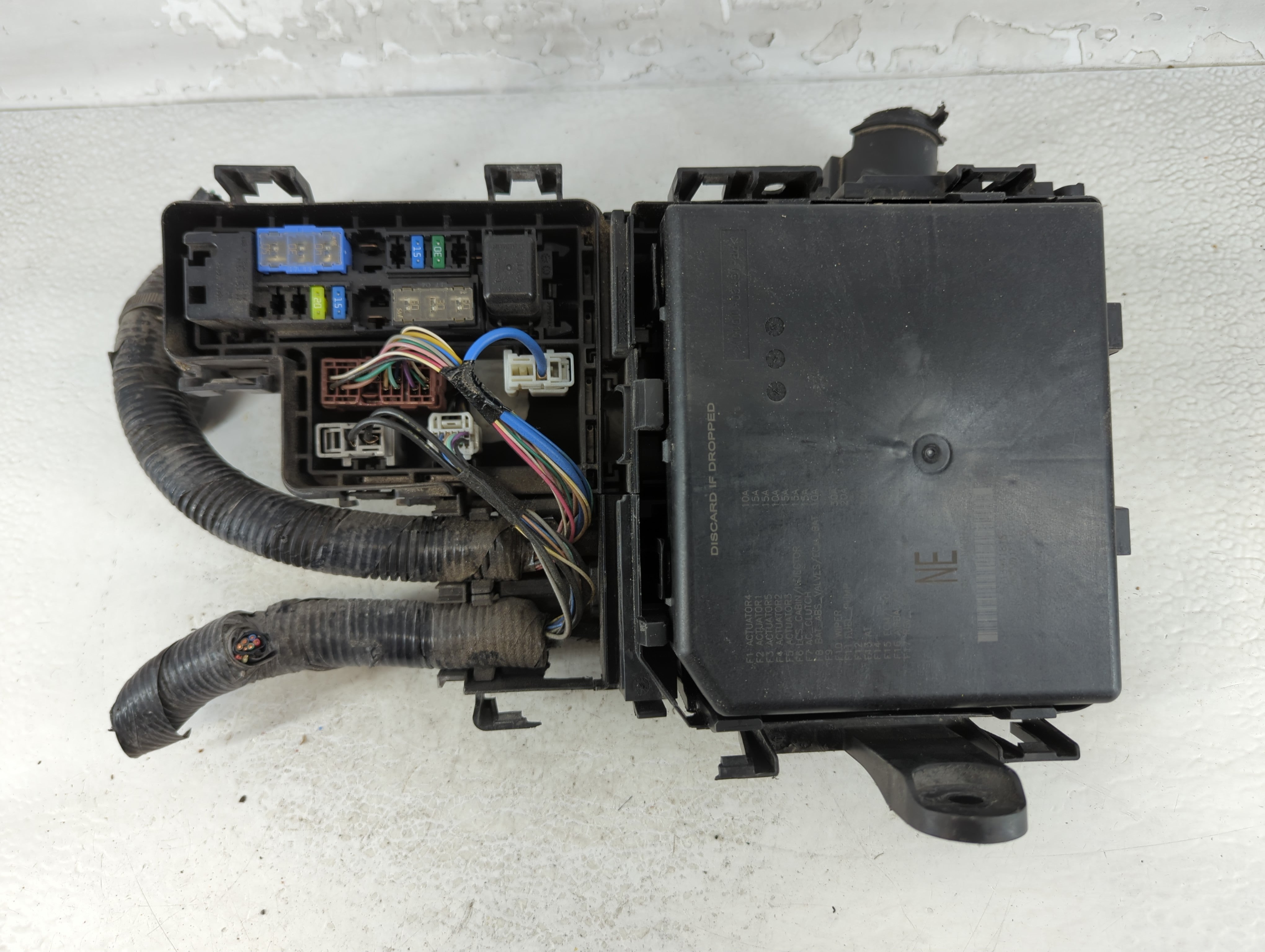 2017-2020 Nissan Rogue Fusebox Fuse Box Panel Relay Module P/N:284B7 5NA0B Fits Fits 2017 2018 2019 2020 OEM Used Auto Parts - Oemusedautoparts1.com