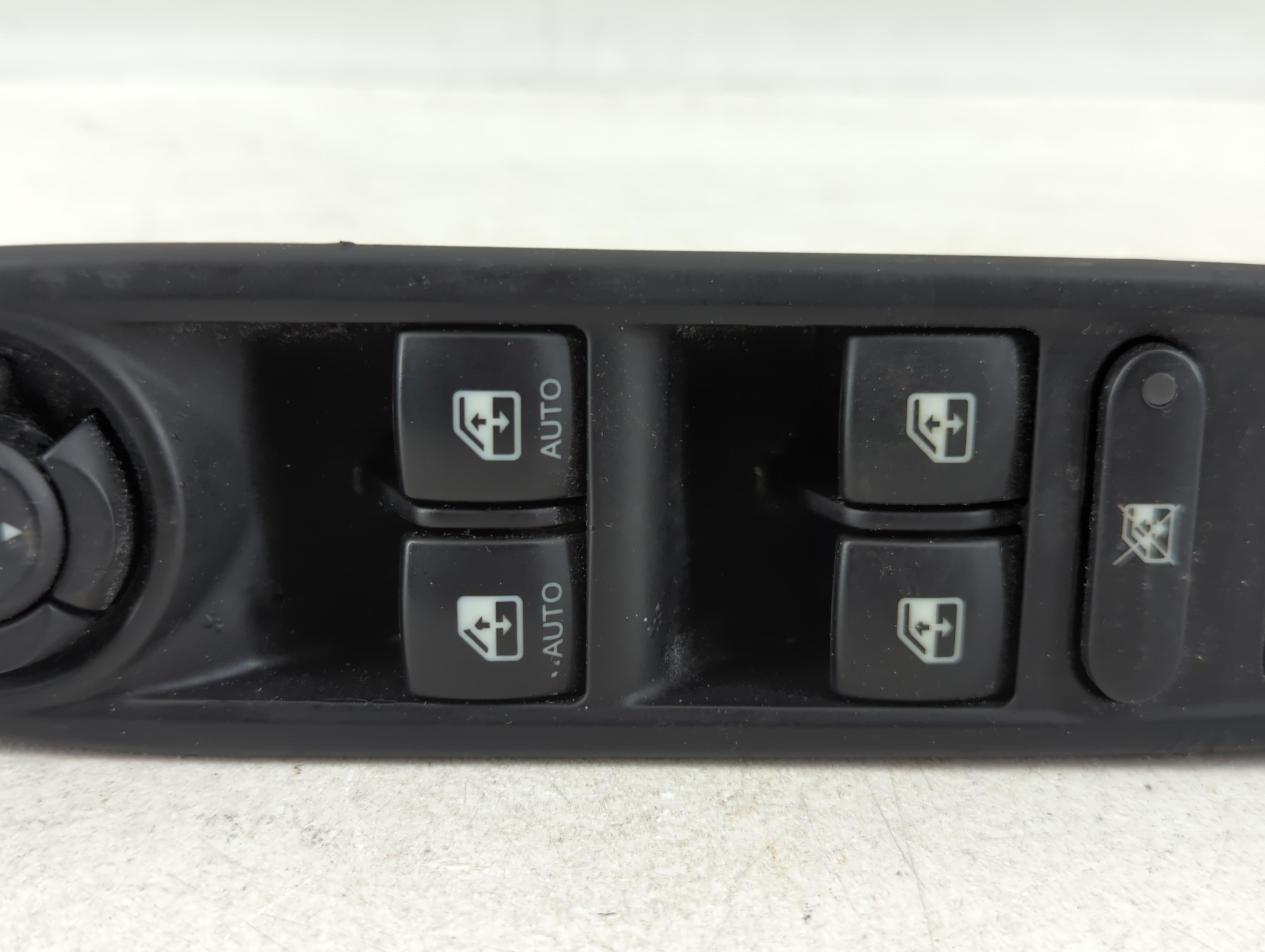2018 Jeep Compass Master Power Window Switch Replacement Driver Side Left P/N:P6BZ27LXHAA Fits OEM Used Auto Parts - Oemusedautoparts1.com