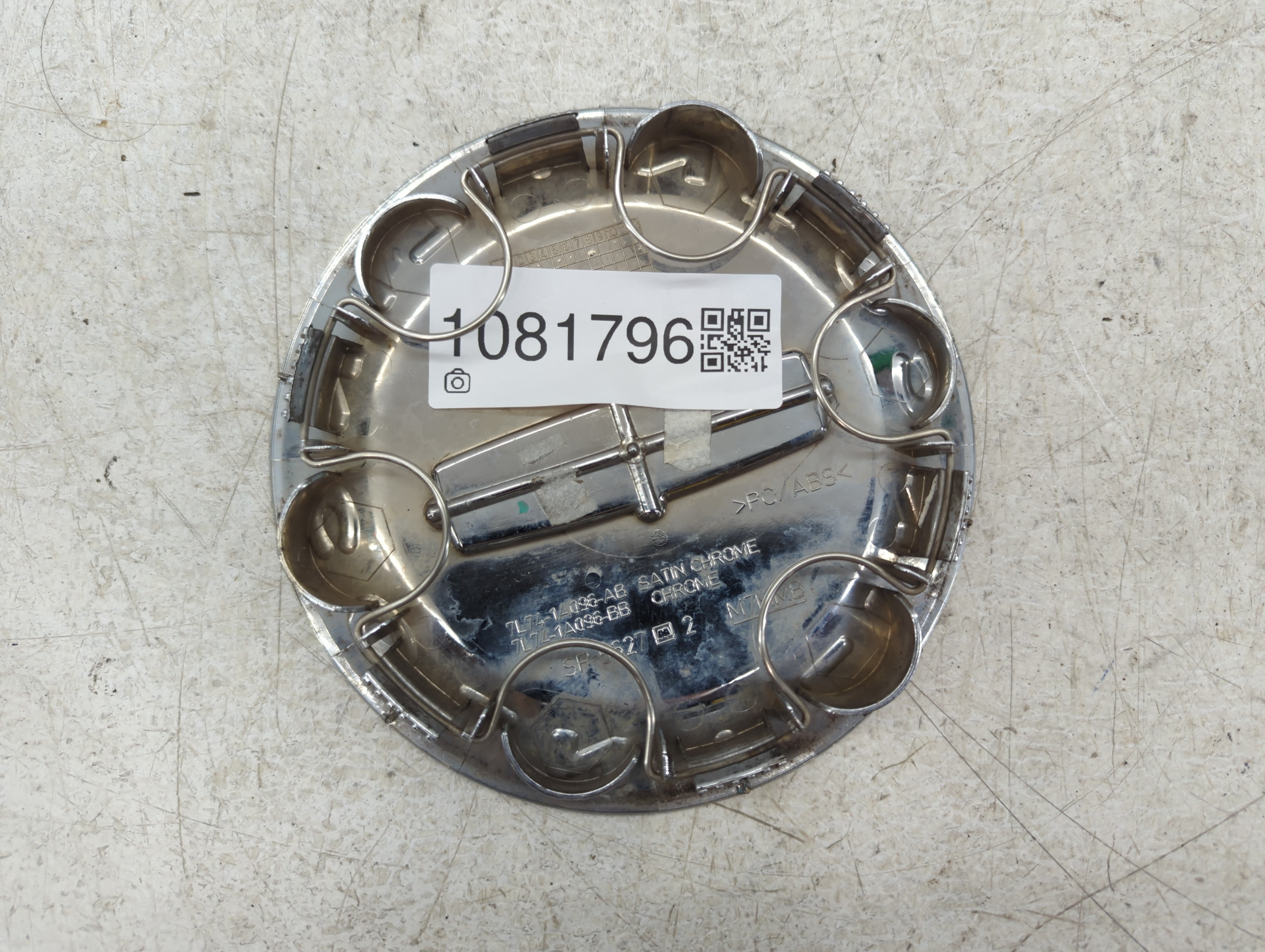 2010 Lincoln Navigator Center Cap Oem - Oemusedautoparts1.com