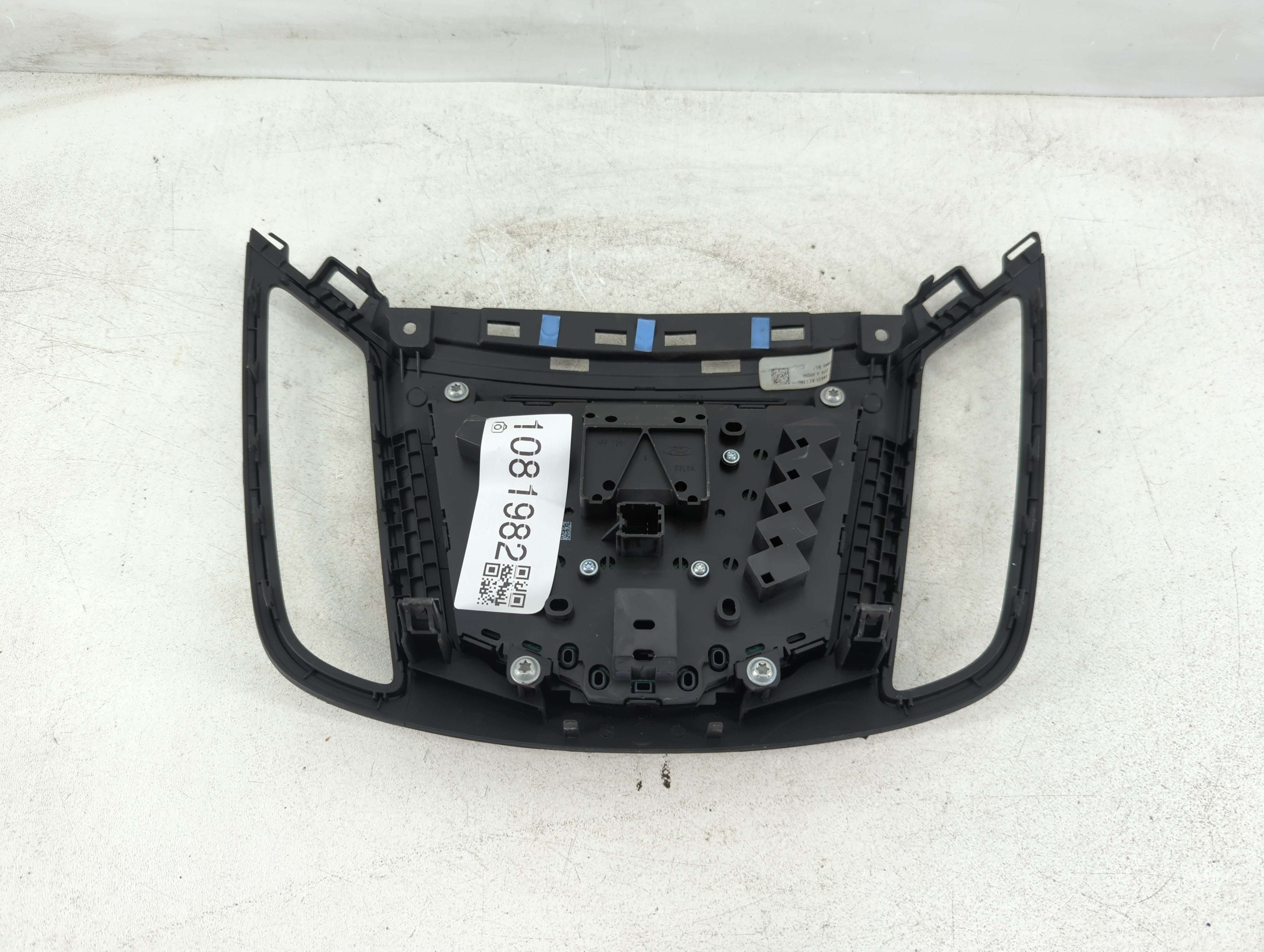 2015-2016 Ford Escape Radio AM FM Cd Player Receiver Replacement P/N:CJ54 18835 AE3 Fits Fits 2015 2016 OEM Used Auto Parts - Oemusedautoparts1.com
