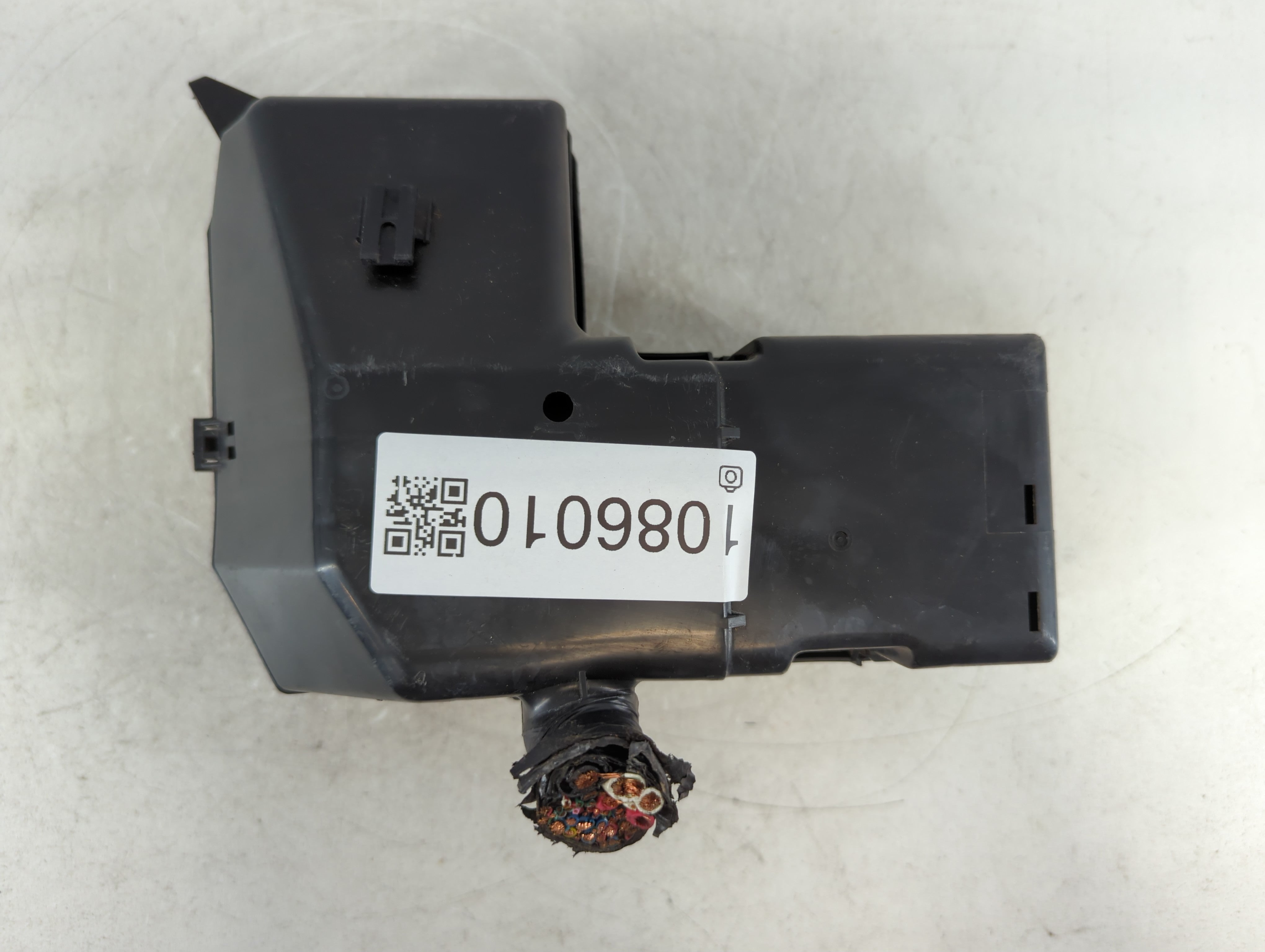 2000-2004 Mitsubishi Diamante Fusebox Fuse Box Panel Relay Module Fits Fits 2000 2001 2002 2003 2004 OEM Used Auto Parts - Oemusedautoparts1.com