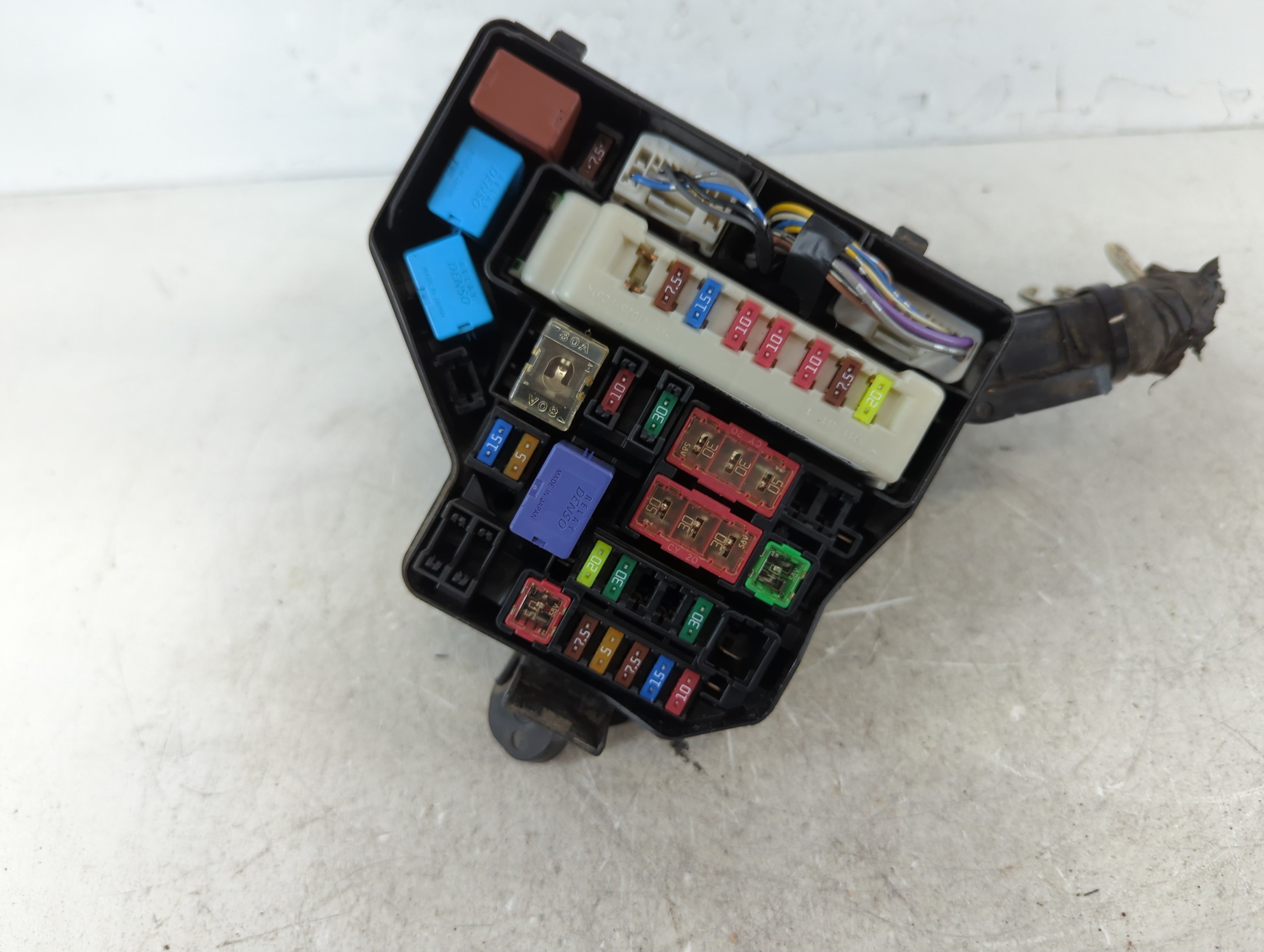 2012-2019 Toyota Yaris Fusebox Fuse Box Panel Relay Module P/N:82662-52750 82730-52Q80 Fits OEM Used Auto Parts - Oemusedautoparts1.com