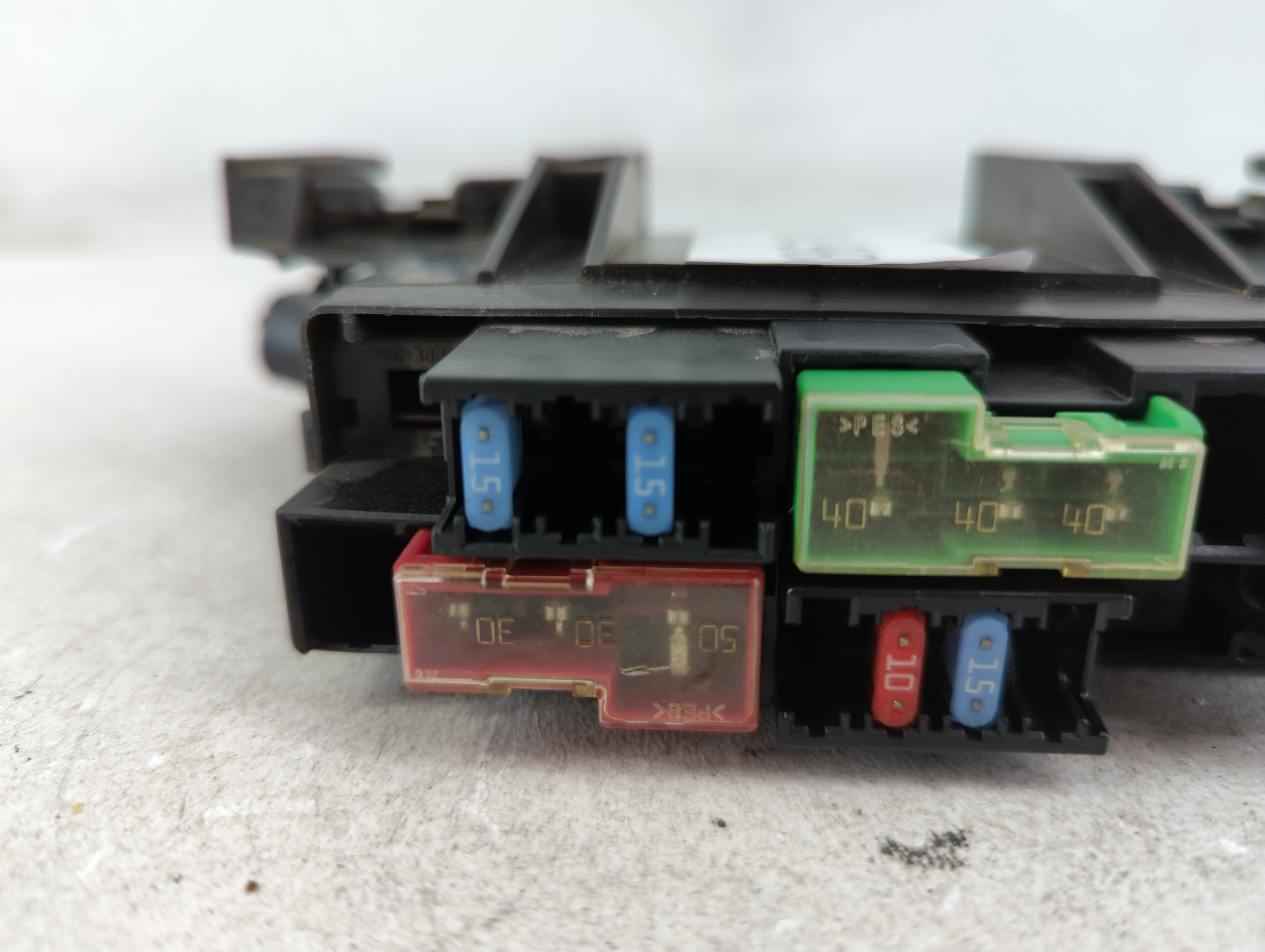 2002-2006 Nissan Altima Fusebox Fuse Box Panel Relay Module P/N:24582 8J010 Fits Fits 2002 2003 2004 2005 2006 OEM Used Auto Parts - Oemusedautoparts1.com