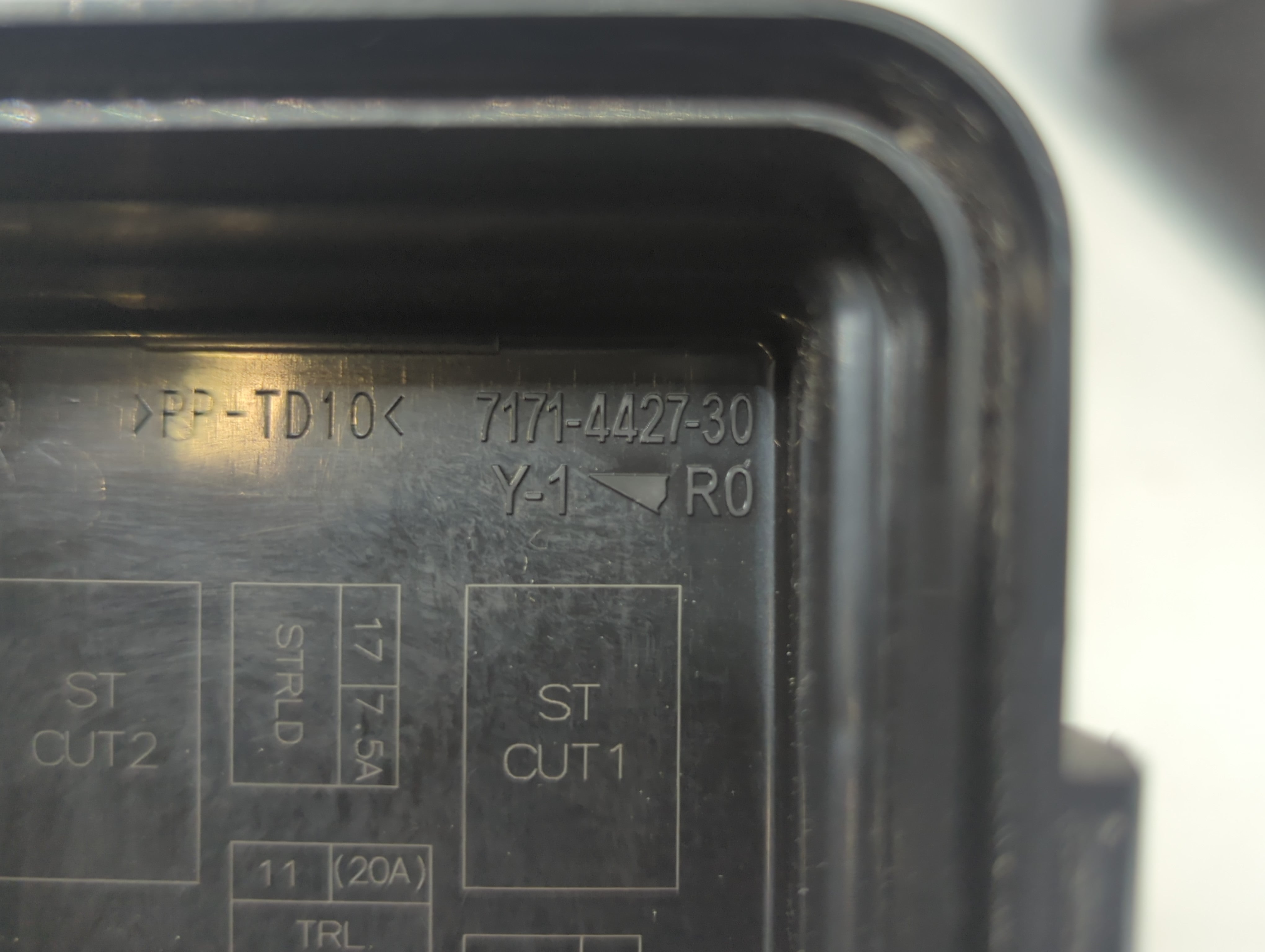 2016-2018 Honda Pilot Fusebox Fuse Box Panel Relay Module P/N:7171-4427-30 Fits Fits 2016 2017 2018 OEM Used Auto Parts - Oemusedautoparts1.com