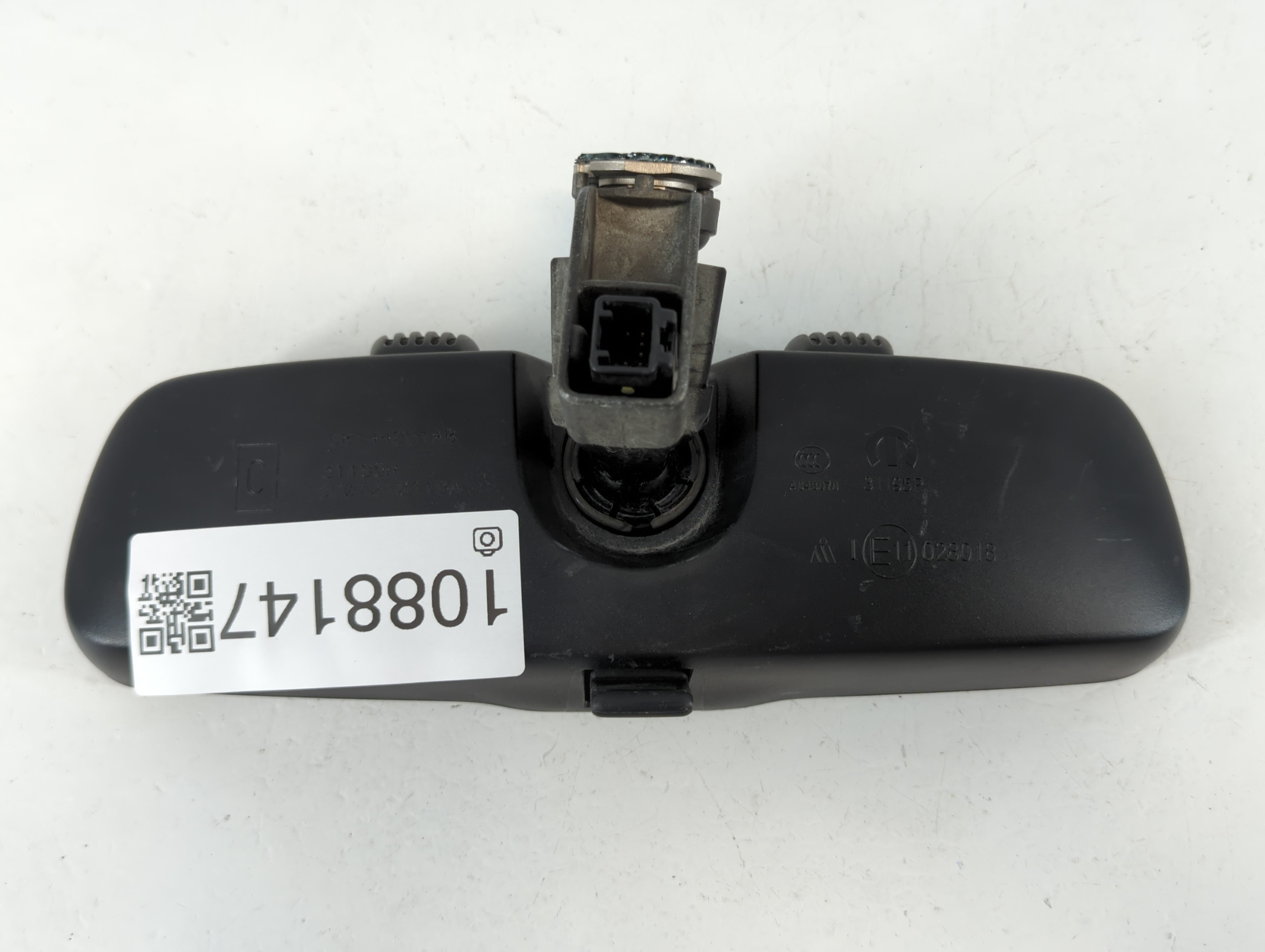 2015-2017 Jeep Cherokee Interior Rear View Mirror Replacement OEM P/N:68144051AB Fits Fits 2015 2016 2017 OEM Used Auto Parts - Oemusedautoparts1.com