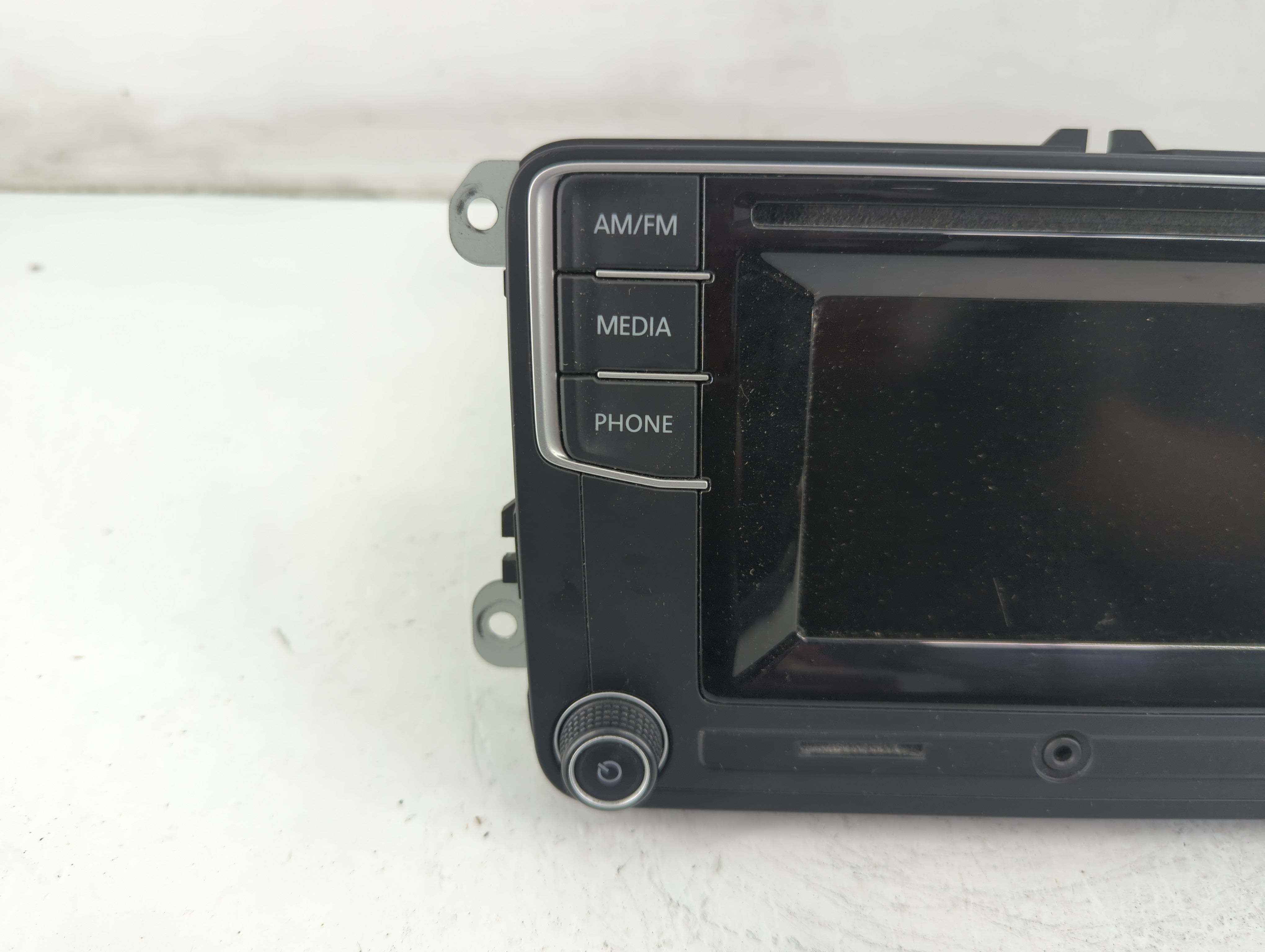 2009-2017 Volkswagen Tiguan Radio AM FM Cd Player Receiver Replacement P/N:561 035 150 Fits OEM Used Auto Parts - Oemusedautoparts1.com