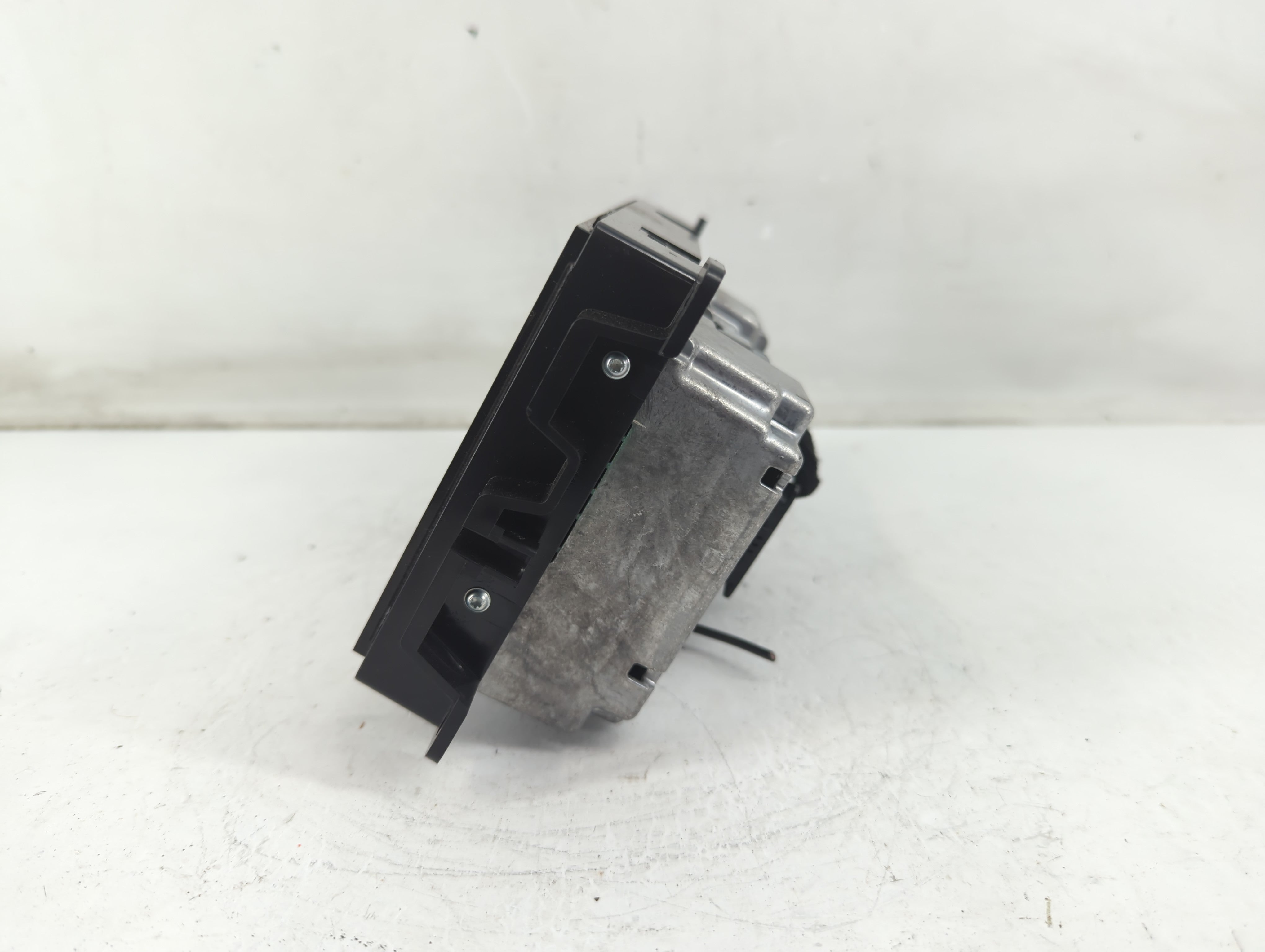 2021-2022 Jeep Cherokee Radio AM FM Cd Player Receiver Replacement P/N:68474413ACA 1P28722660, 68474414AC Fits Fits 2021 2022 OEM Used Auto Parts - Oemusedautoparts1.com