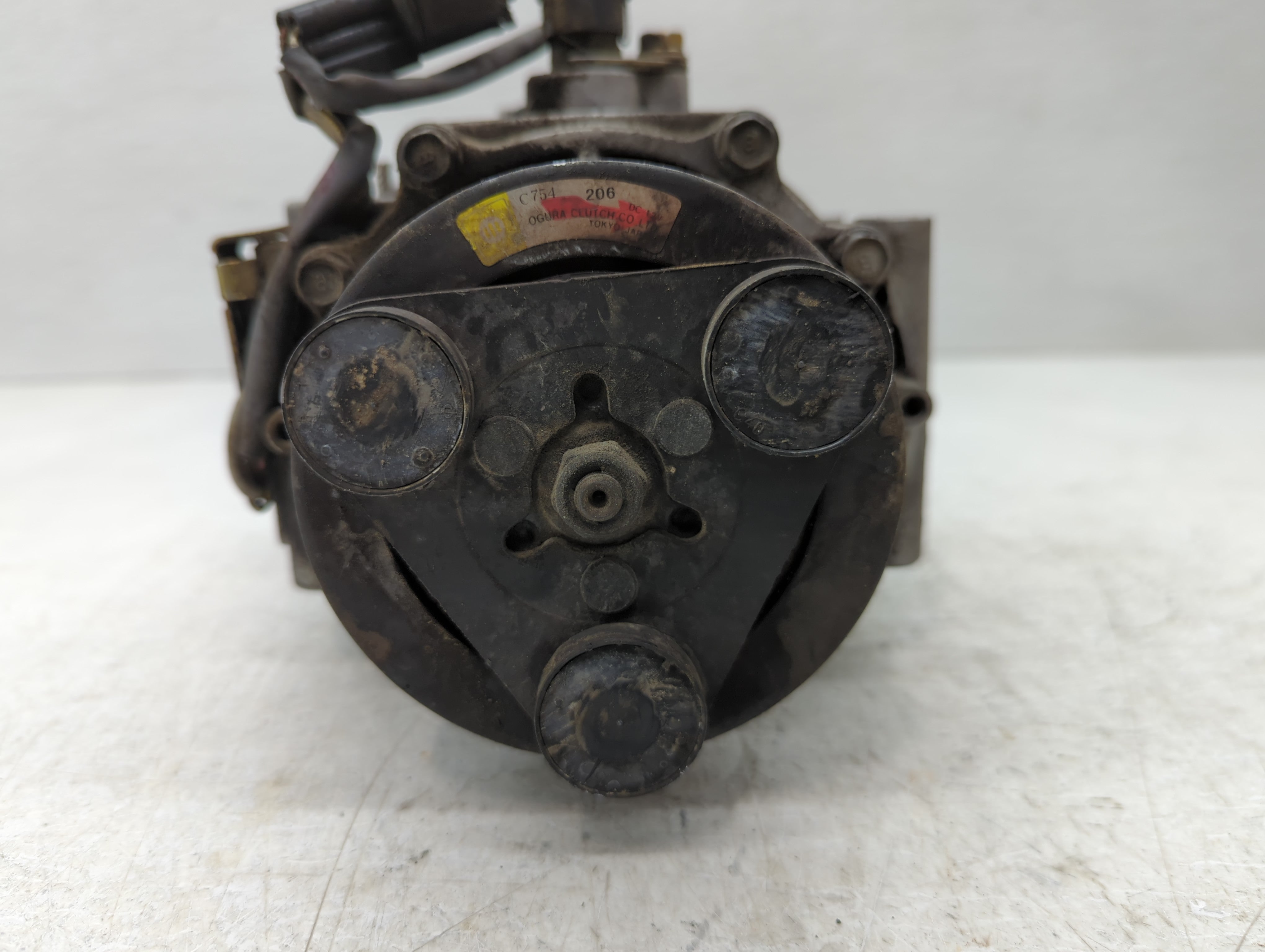 2000-2004 Mitsubishi Diamante Air Conditioning A/c Ac Compressor Oem - Oemusedautoparts1.com