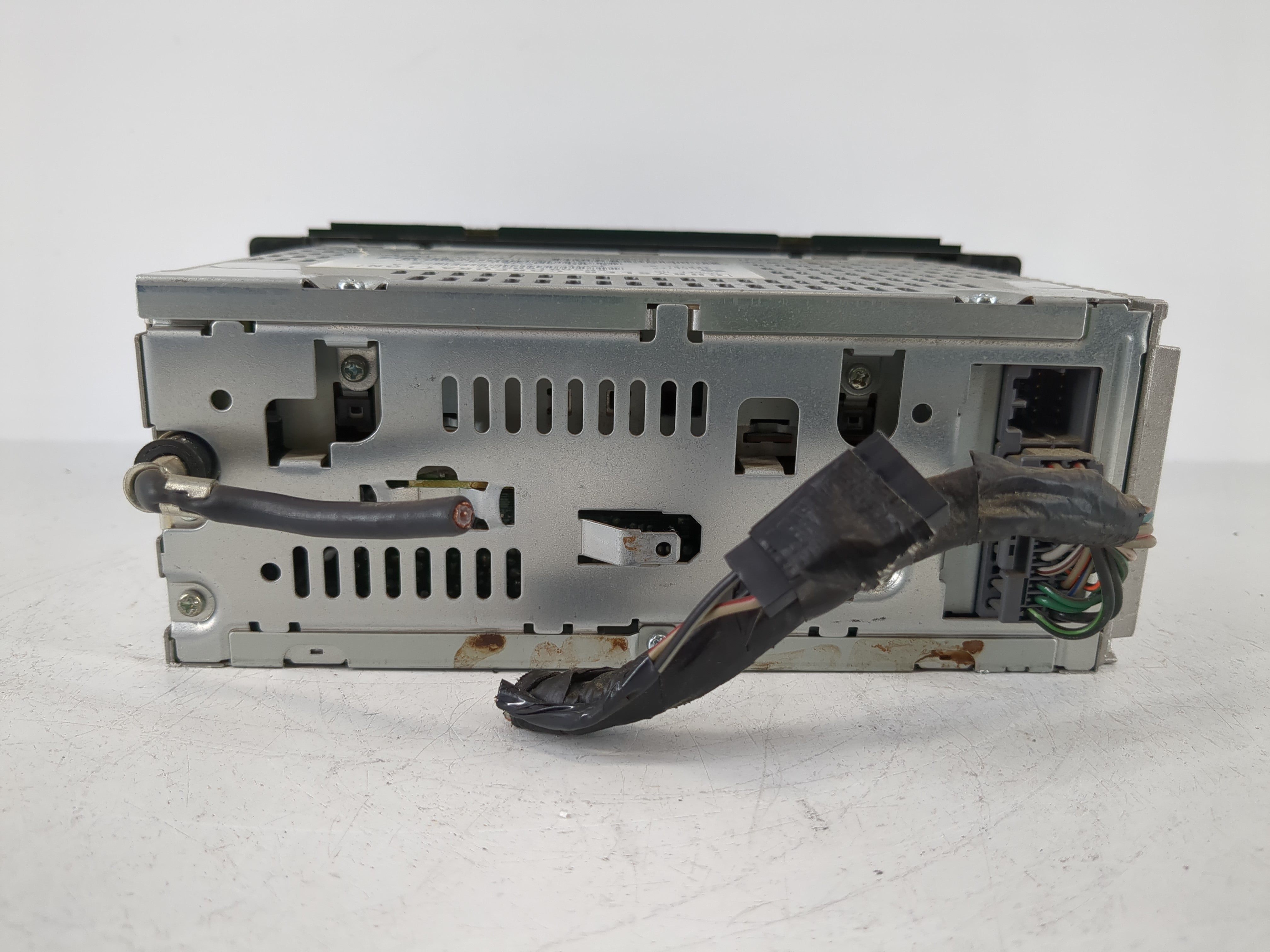 2004 Dodge Caravan Radio AM FM Cd Player Receiver Replacement P/N:P05091605AC Fits Fits 2002 2003 2005 2006 OEM Used Auto Parts - Oemusedautoparts1.com