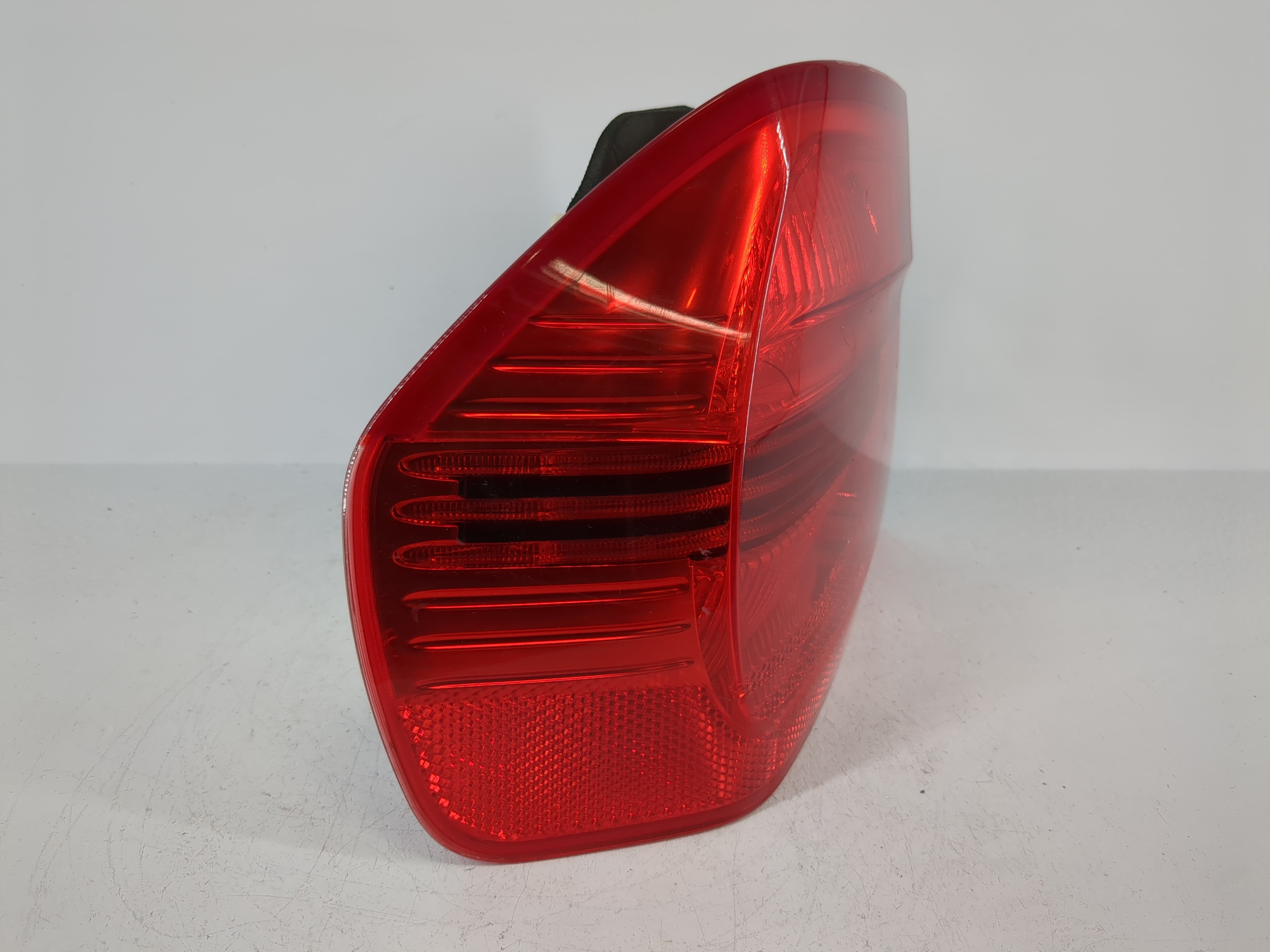 2006 Bmw 325i Tail Light Assembly Driver Left OEM P/N:7 161 955 Fits Fits 2004 2005 OEM Used Auto Parts - Oemusedautoparts1.com