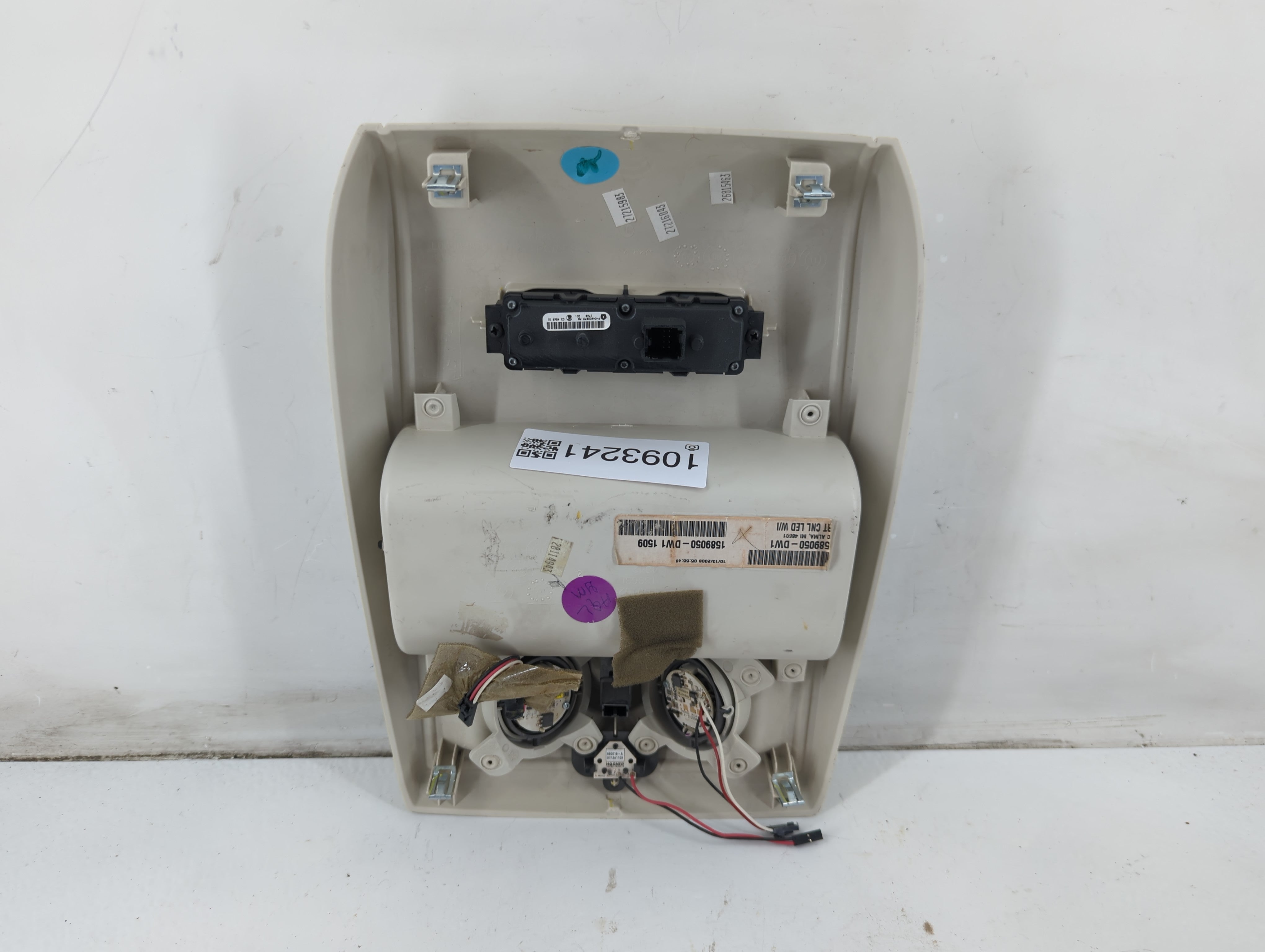 2009 Chrysler Town & Country Overhead Roof Console - Oemusedautoparts1.com