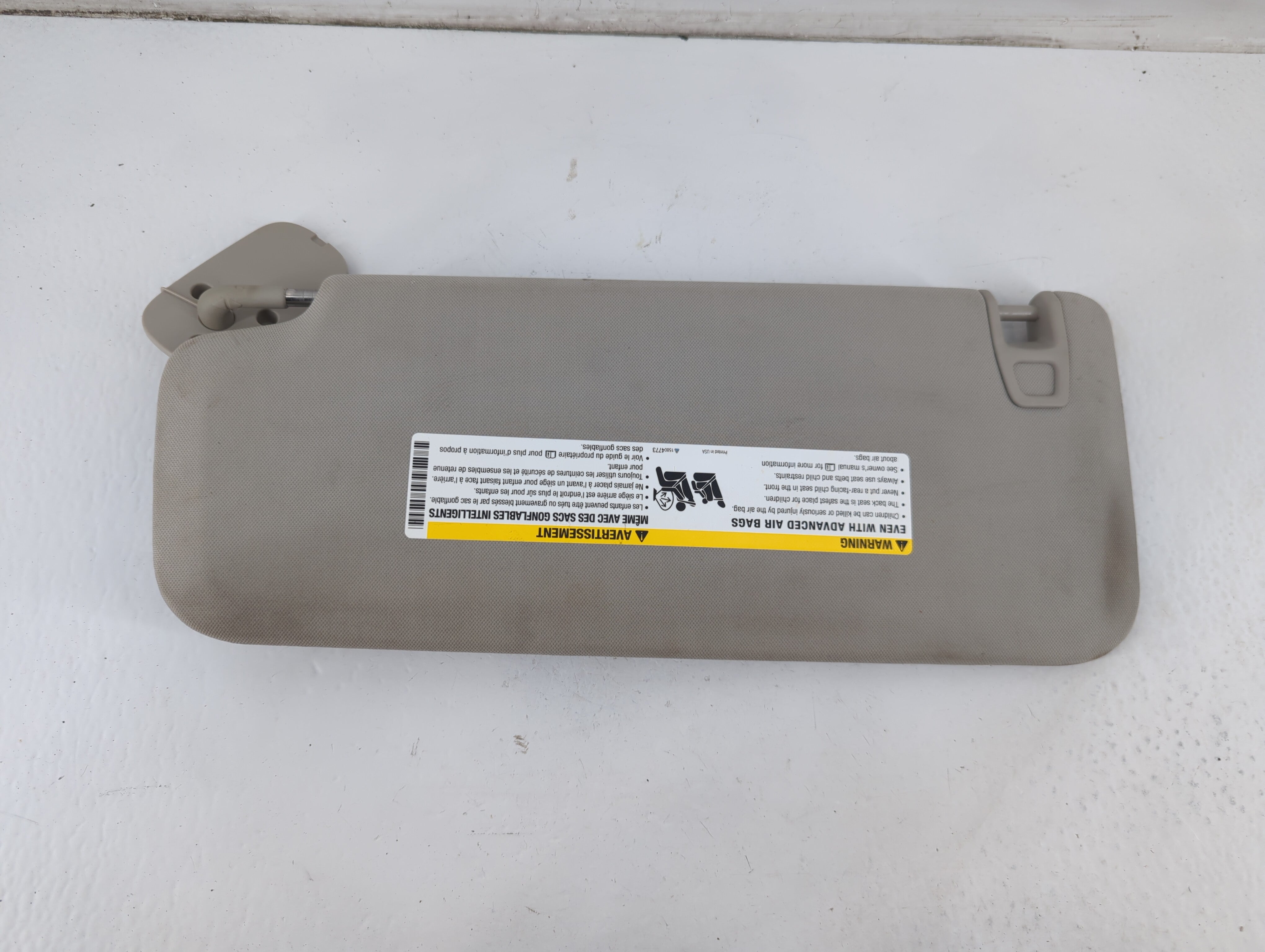 2008 Chevrolet Avalanche 1500 Sun Visor Shade Replacement Passenger Right Mirror Fits Fits 2007 2009 2010 2011 2012 2013 2014 OEM Used Auto Parts - Oemusedautoparts1.com