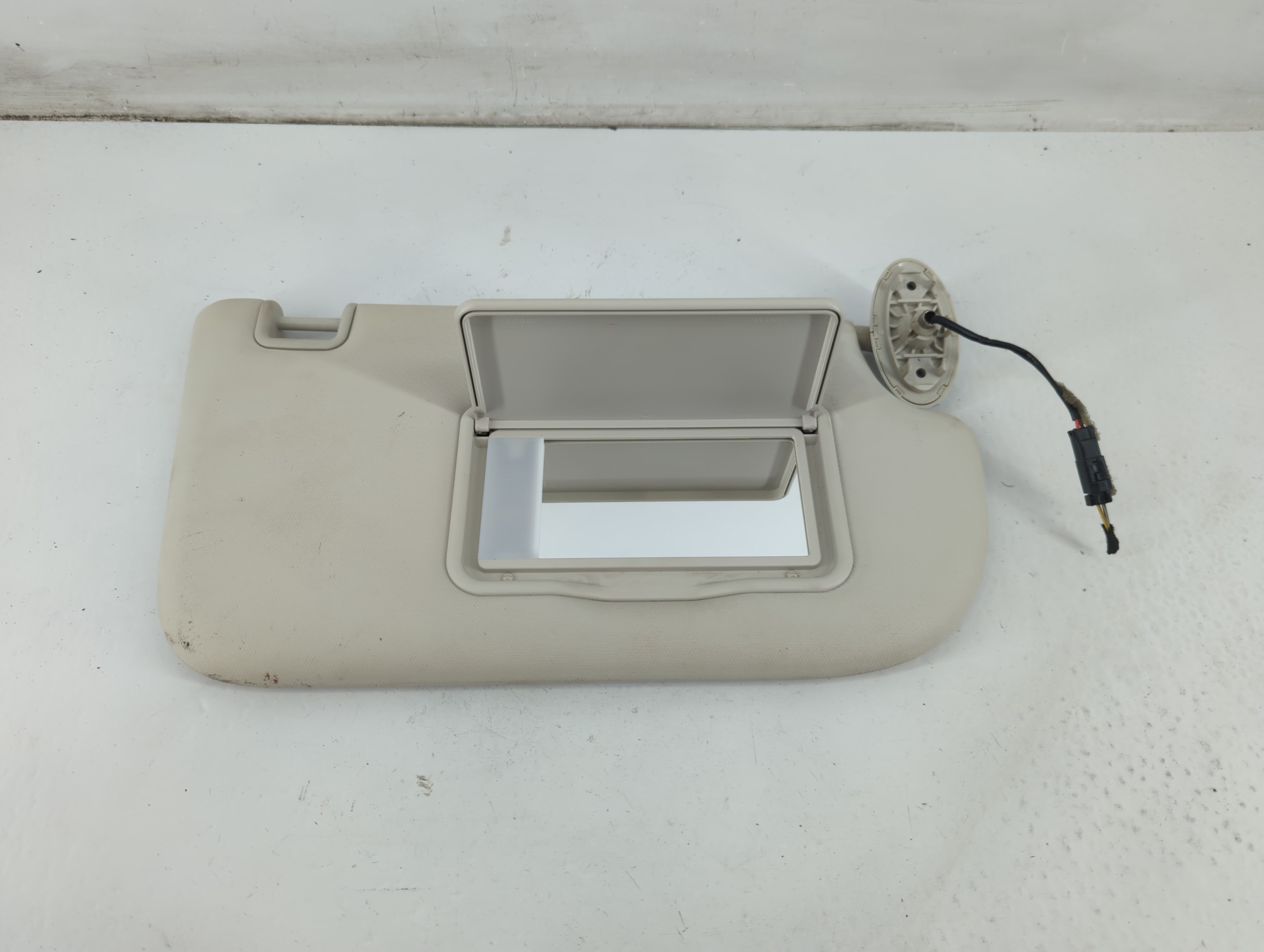 2013-2019 Ford Escape Sun Visor Shade Replacement Passenger Right Mirror Fits Fits 2013 2014 2015 2016 2017 2018 2019 OEM Used Auto Parts - Oemusedautoparts1.com