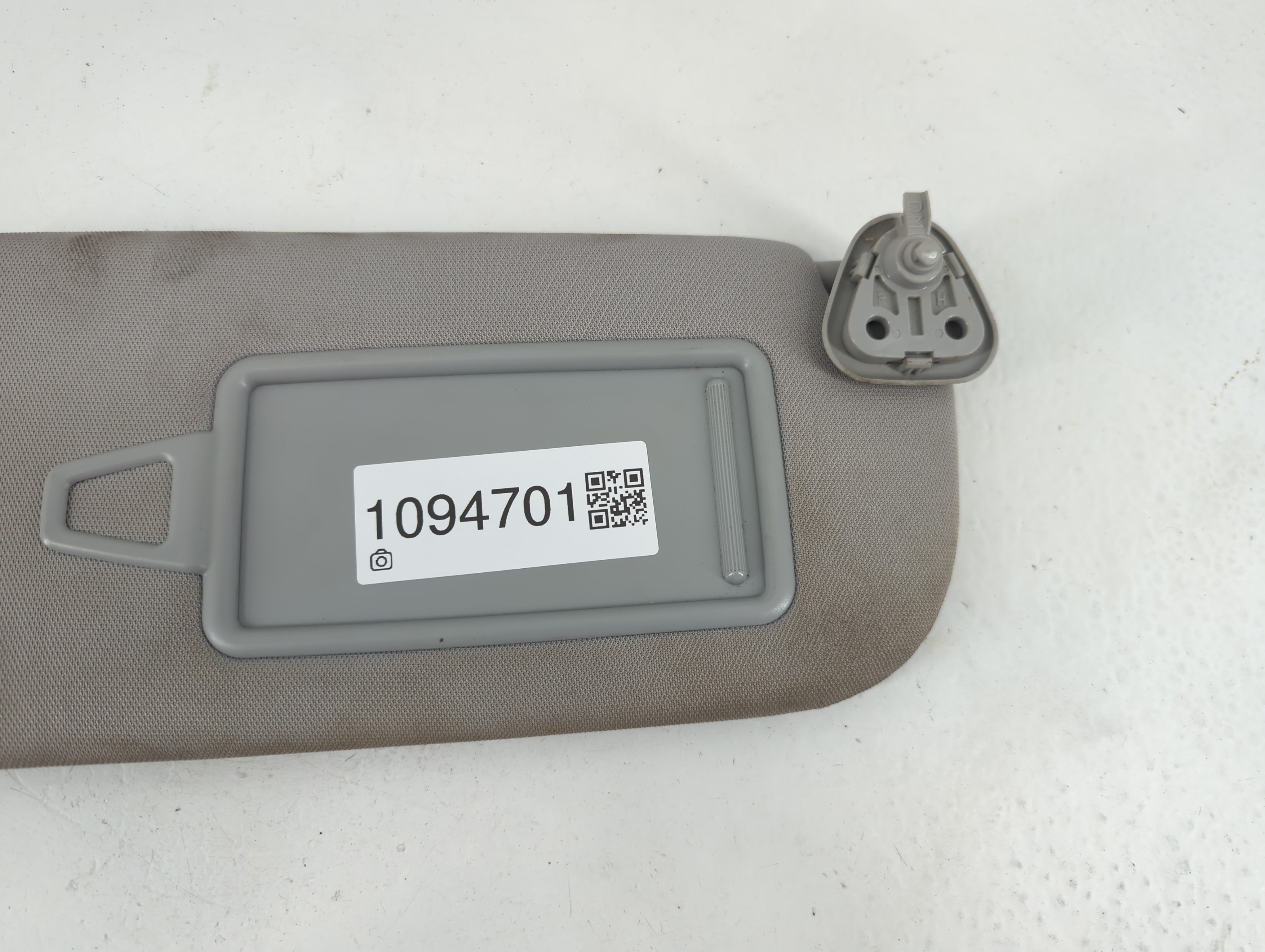 2013-2019 Hyundai Santa Fe Sun Visor Shade Replacement Passenger Right Mirror Fits Fits 2013 2014 2015 2016 2017 2018 2019 OEM Used Auto Parts - Oemusedautoparts1.com