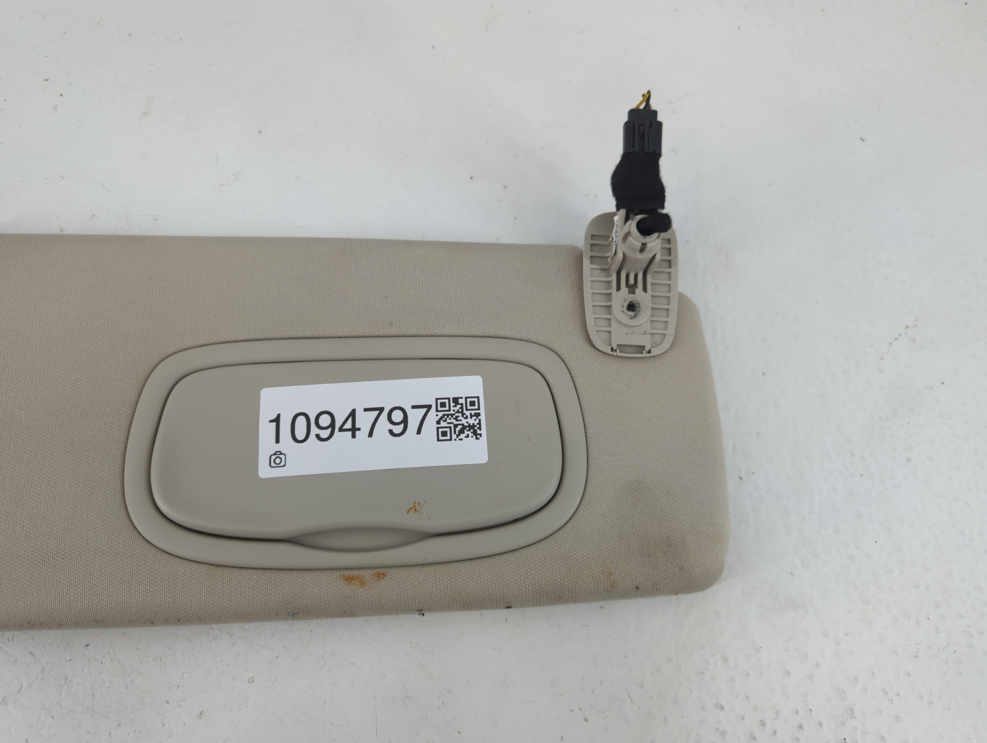 2014-2018 Jeep Cherokee Sun Visor Shade Replacement Passenger Right Mirror Fits Fits 2014 2015 2016 2017 2018 OEM Used Auto Parts - Oemusedautoparts1.com